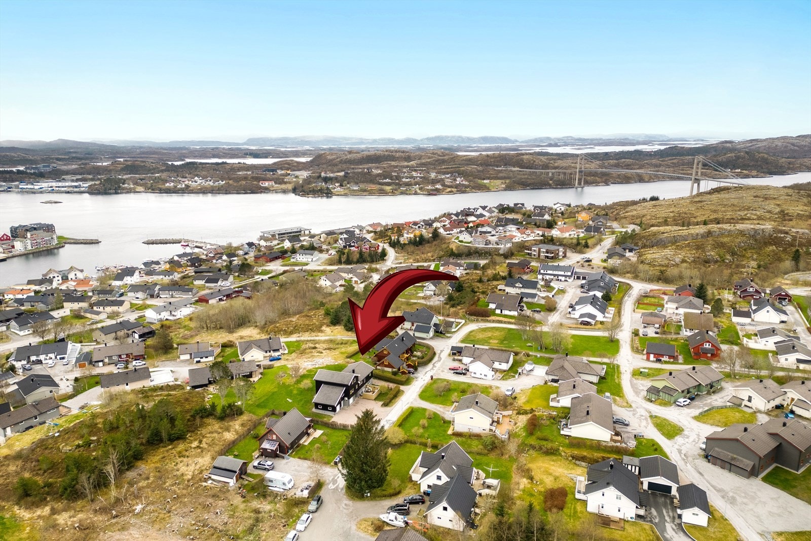 Boligen ligger på Byåsen, Midttunet, med gang og sykkelavstand til skole, idrettshall og turterreng Galleribilde