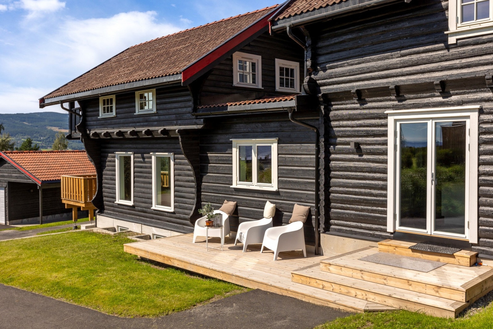 Uteplass med adkomst fra kjøkken. Galleribilde