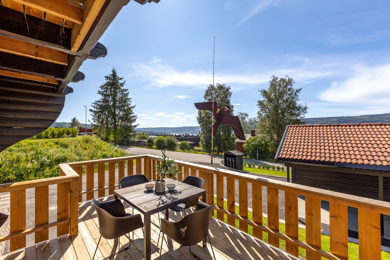 Utsikt fra balkongen om kvelden. Galleribilde