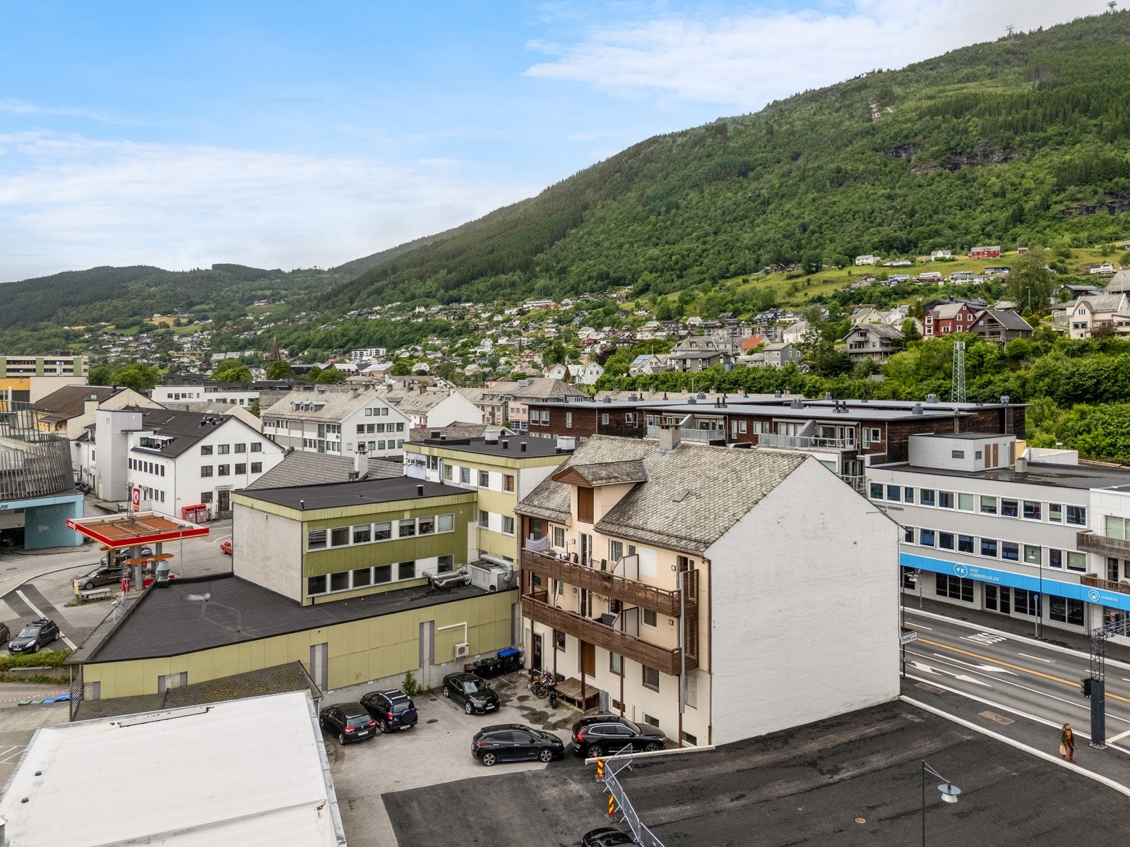 Parkeringsplass i bakgården Galleribilde
