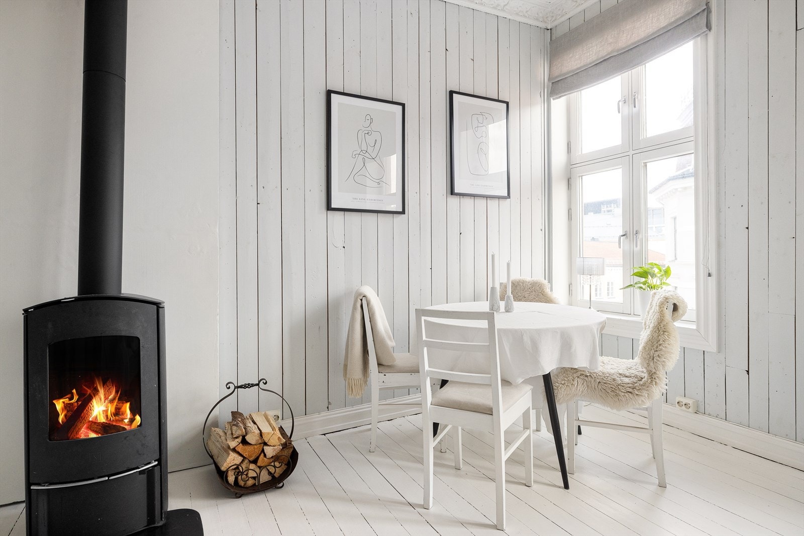 Her kan du samle venner og familie rundt et lyst og trivelig spisebord. Galleribilde