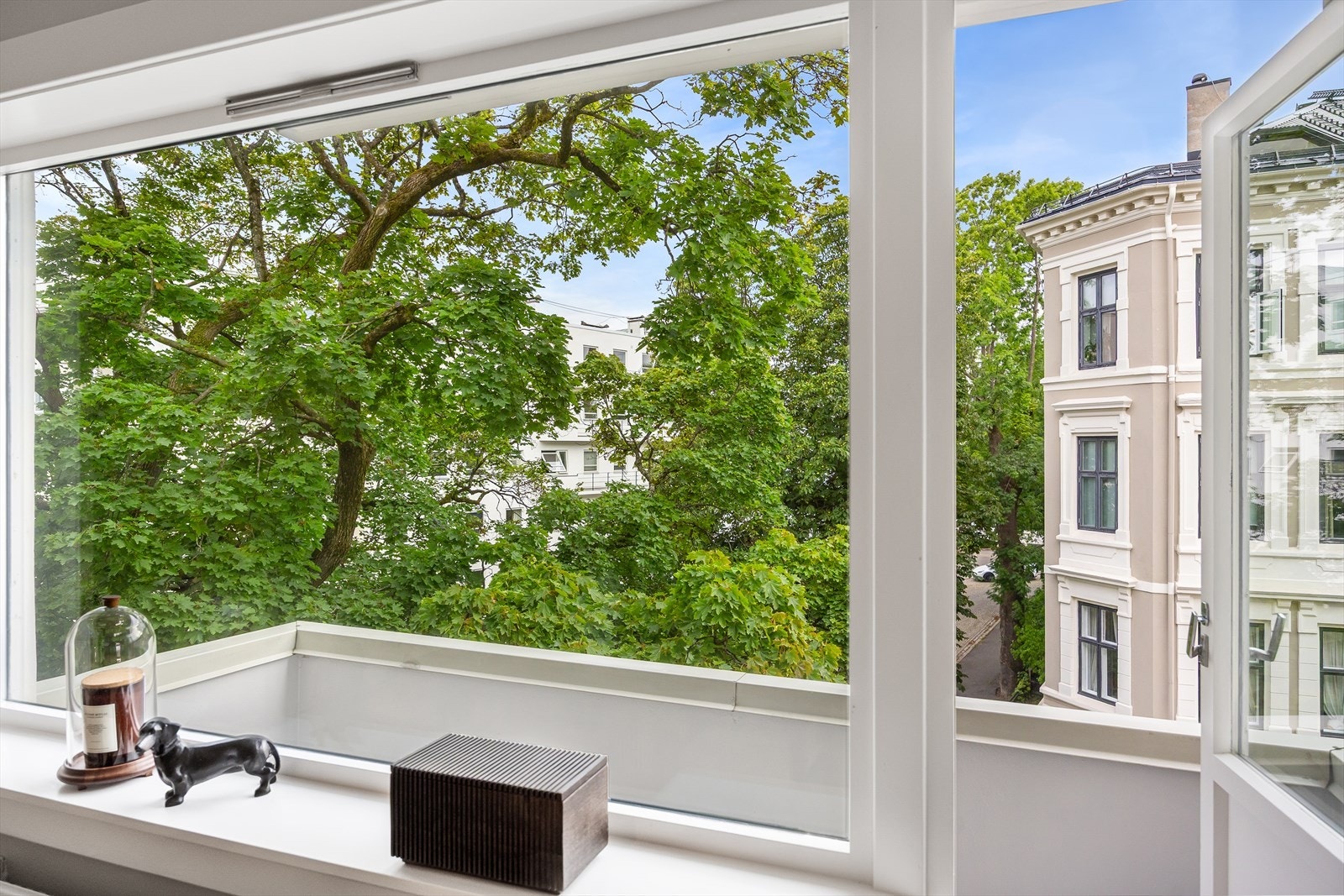 Fra stuen er det direkte utgang til en vestvendt balkong på ca. 3 kvm. Galleribilde