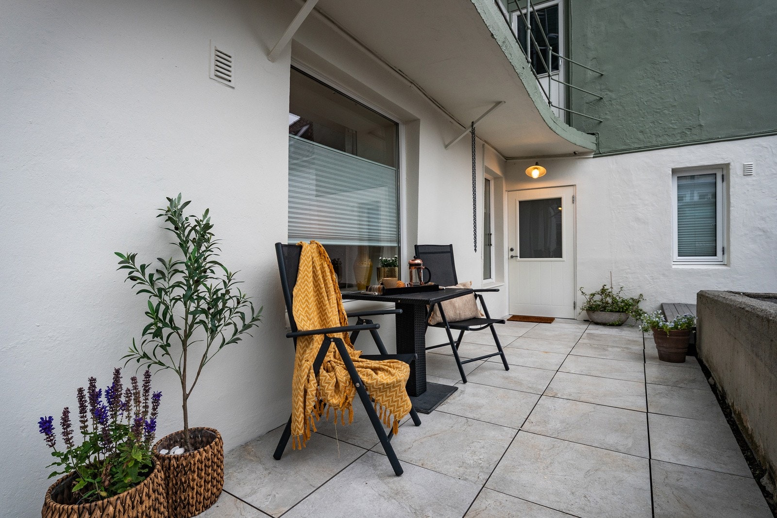 - Terrasseområde ved inngangsparti - Galleribilde