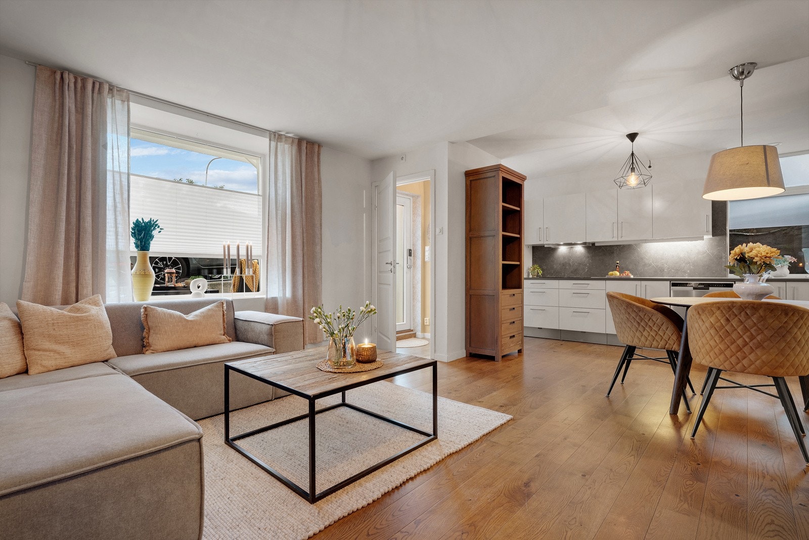 - De pene overflatene gir en lun og moderne atmosfære - Galleribilde