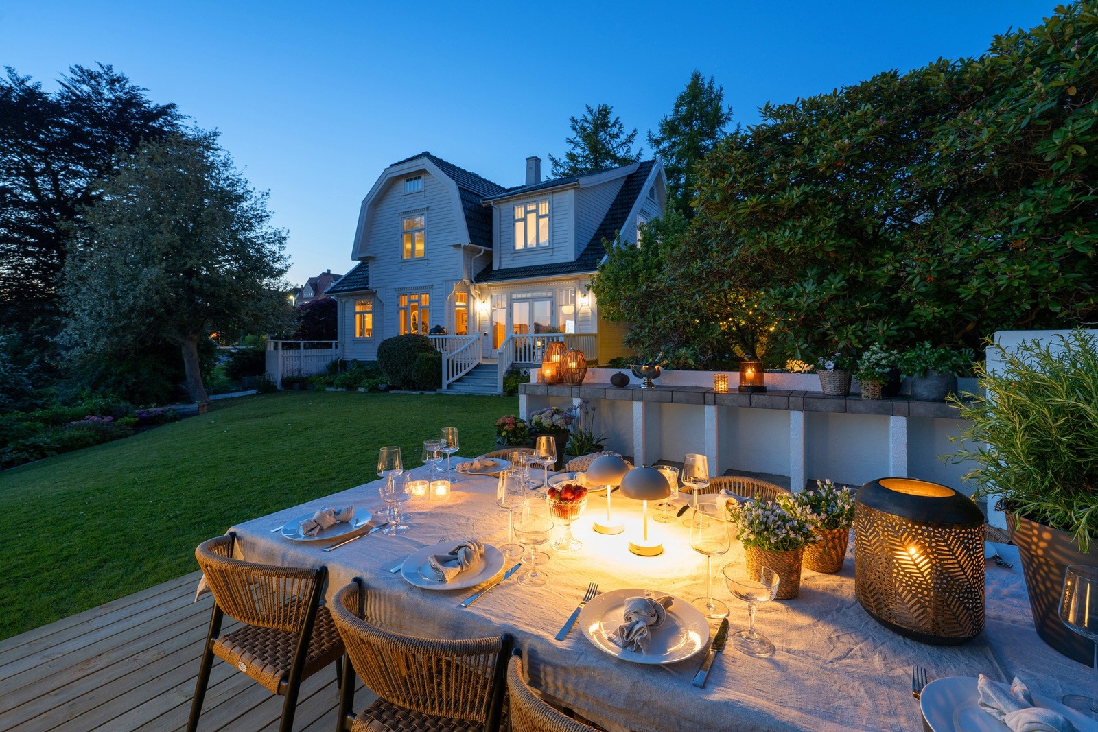 Velkommen til Hjelmelandsgata 59! Svært flott enebolig fra 1912 - sentrumsnær beliggenhet og stor tomt. Galleribilde