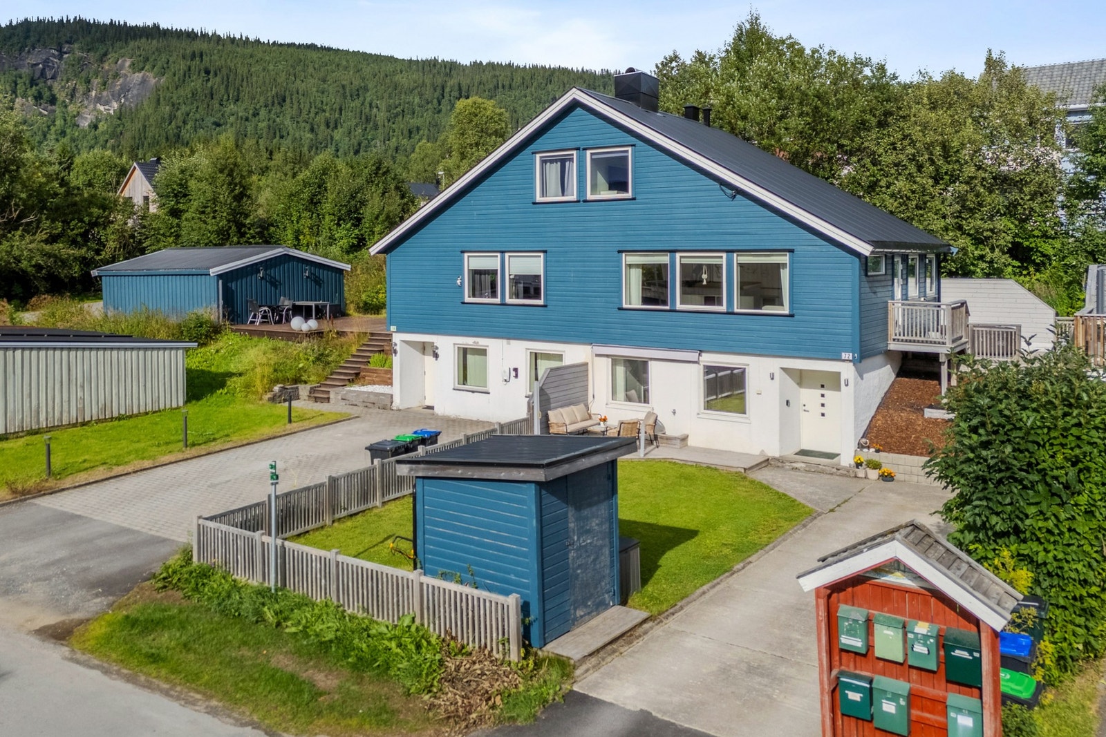 Innbydende 1/2-part av vertikaldelt tomannsbolig over 3 plan. 3. soverom, bad og renovert vaskerom. Foto: EFKT. Galleribilde