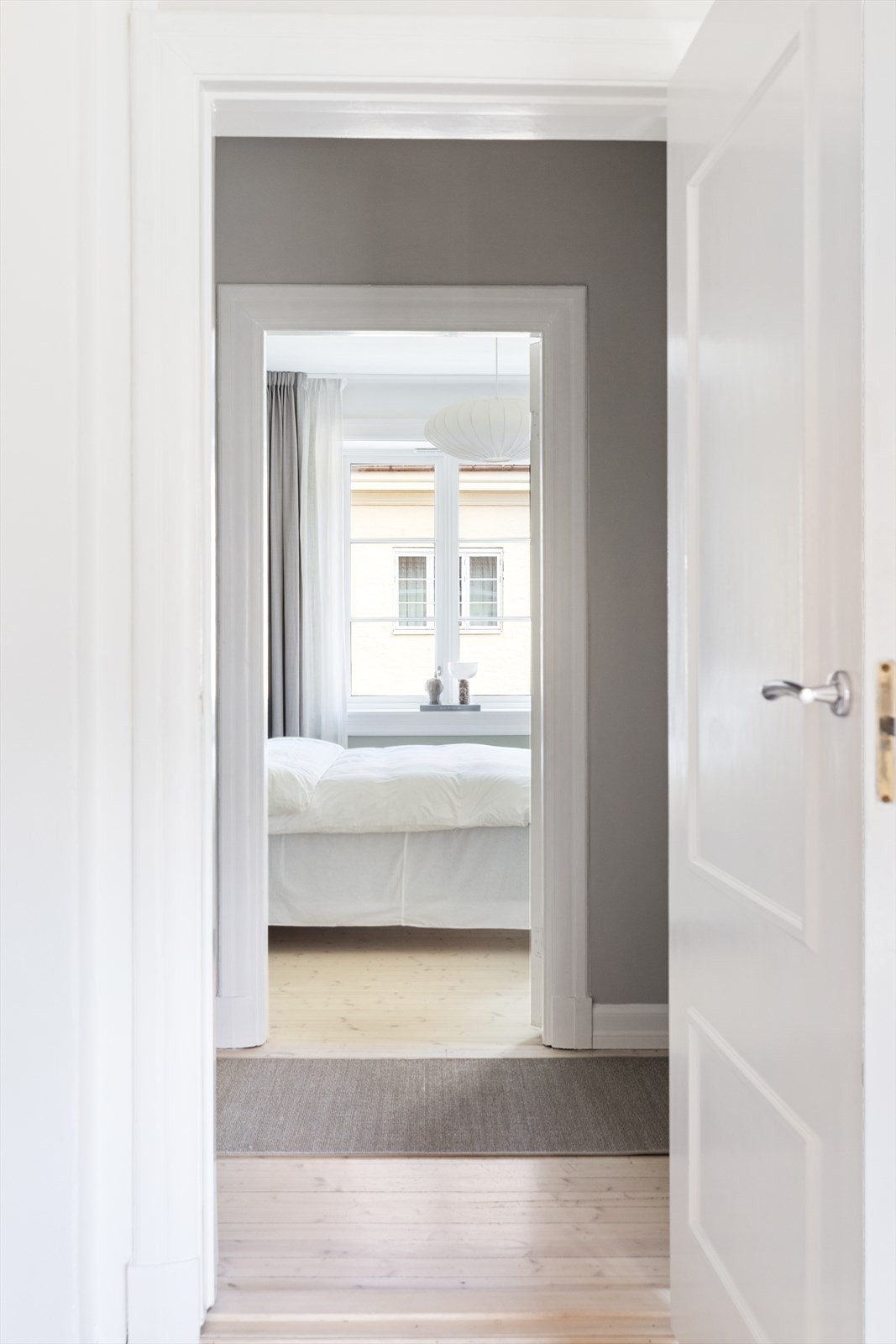 Boligen har en gjennomtenkt planløsning med god flyt i overgangene mellom rom Galleribilde