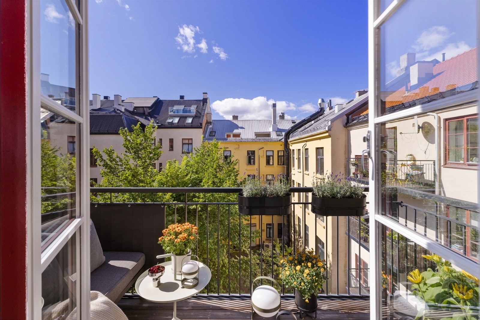 Velkommen til Ole Vigs gate 32D - Nyklassisk 2-roms selveier med nyere bad og kjøkken, peis og fantastisk beliggenhet rett på Majorstuen Galleribilde