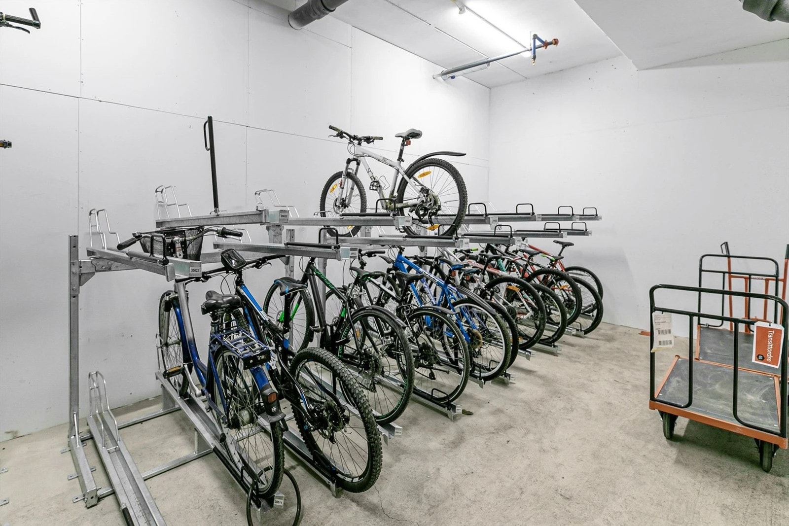 Felles sykkel parkering Galleribilde