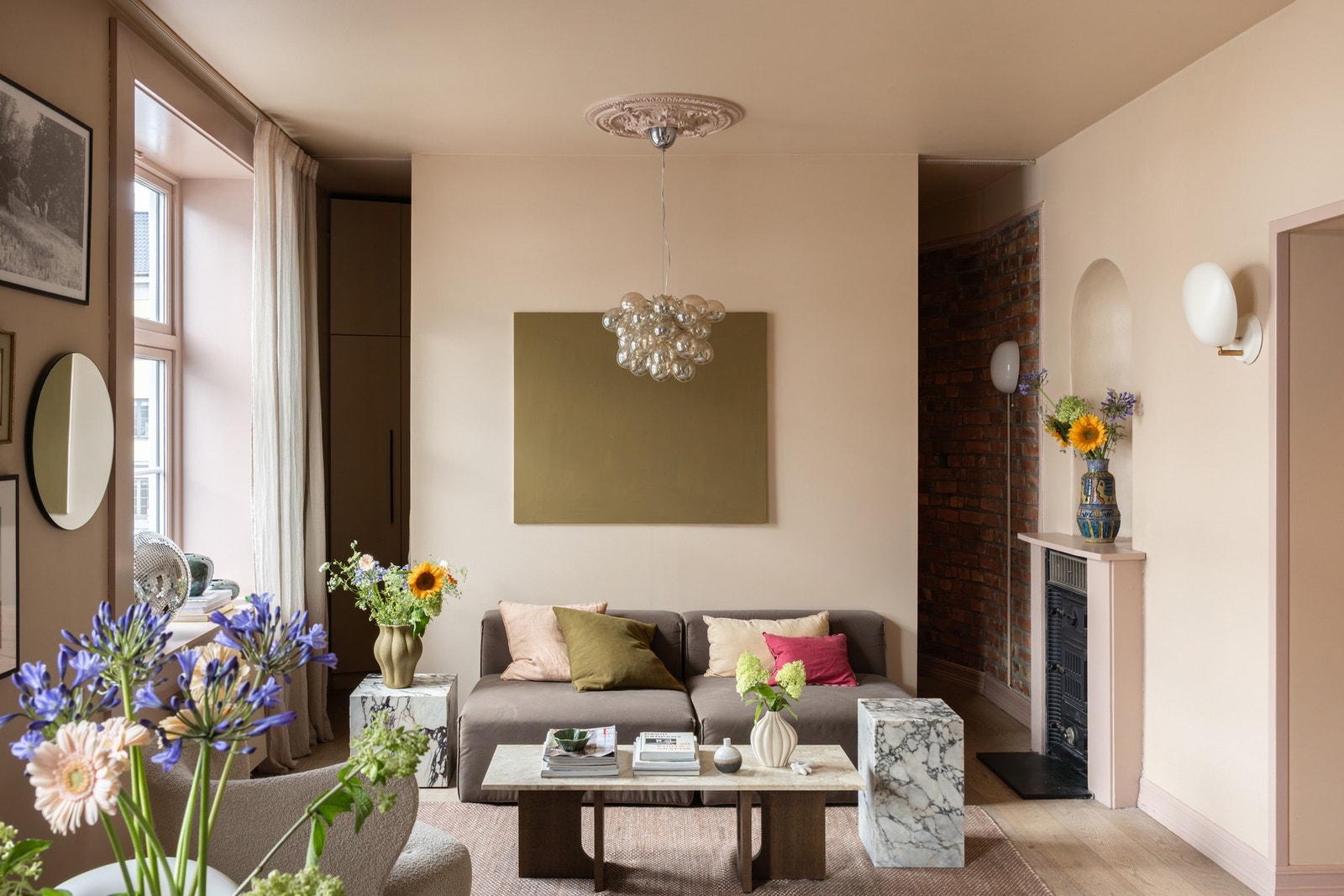 Ikke til forkleinelse for deg som har førstepri å re opp senga om morgenen: Men her slipper du å hasterydde før du får besøk, for her er alkoven svært skjermet. Galleribilde