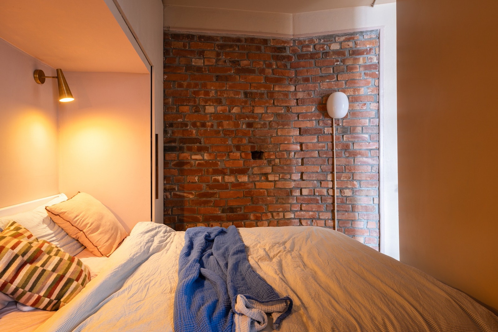 Den gamle teglstensveggen er hentet frem. Galleribilde