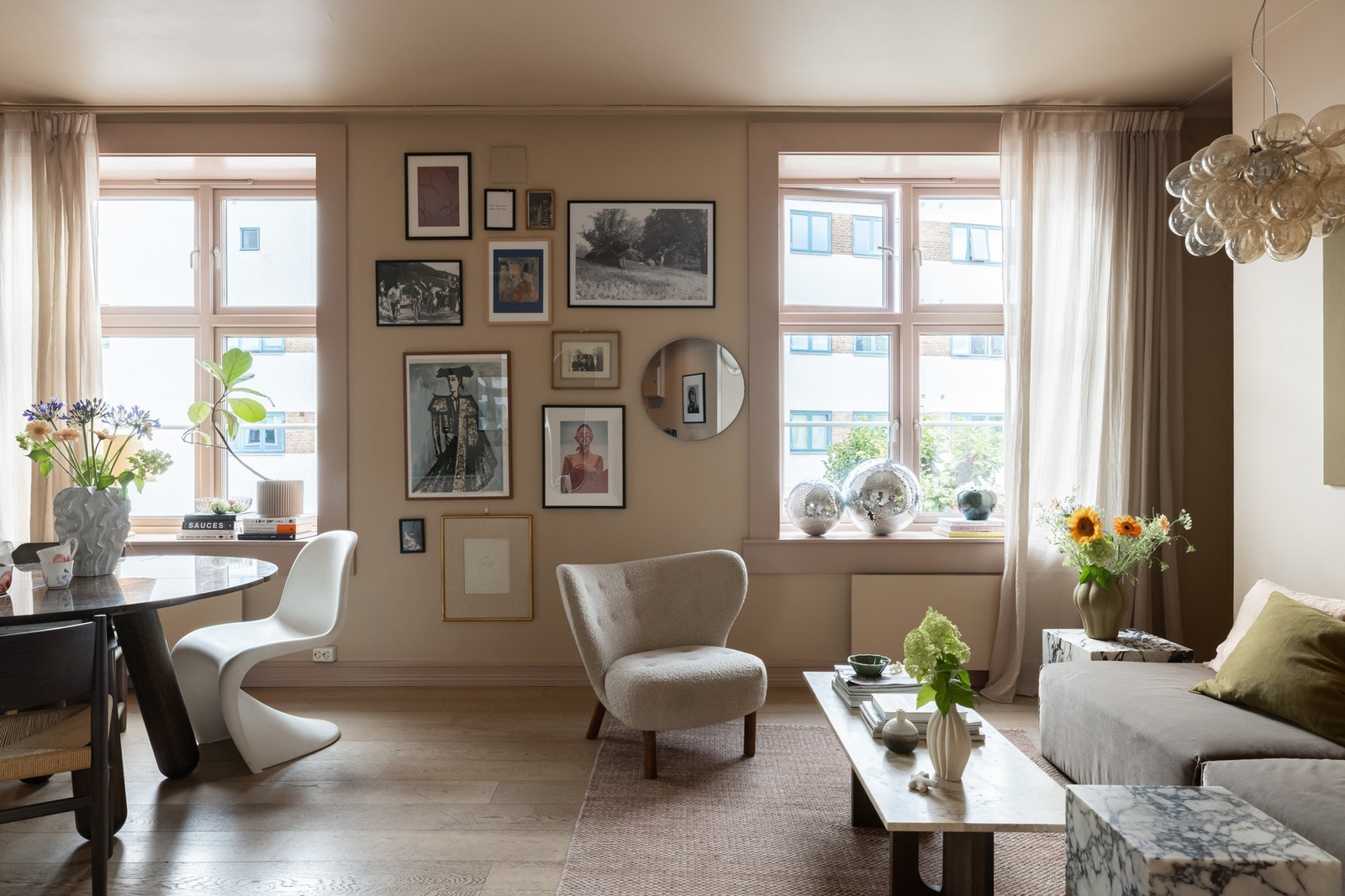 Deilig og lys atmosfære i klassisk Torshov-gård oppført i 1929. Galleribilde