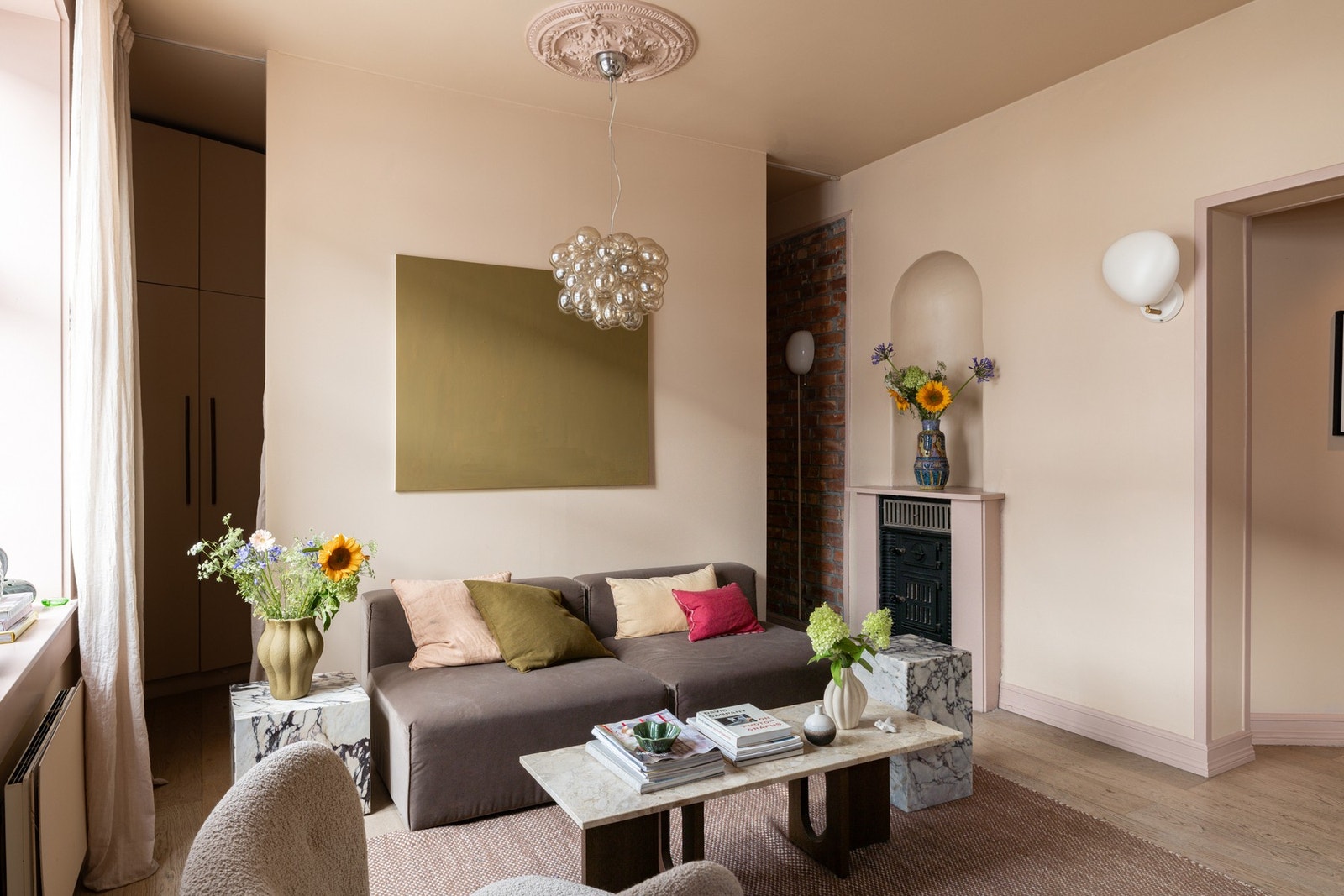 Legg merke til den fine rosetten i himlingen. Galleribilde