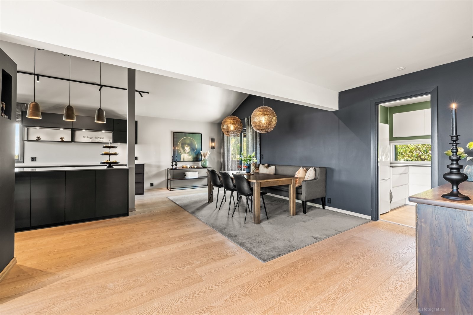 Det er god plass til spisestue i tilknytning til kjøkkenet Galleribilde