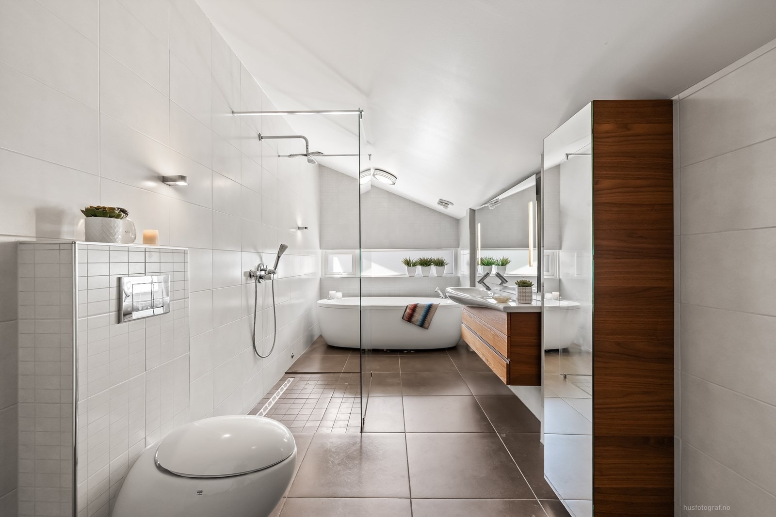 Flislagt bad med vannbåren gulvvarme Galleribilde