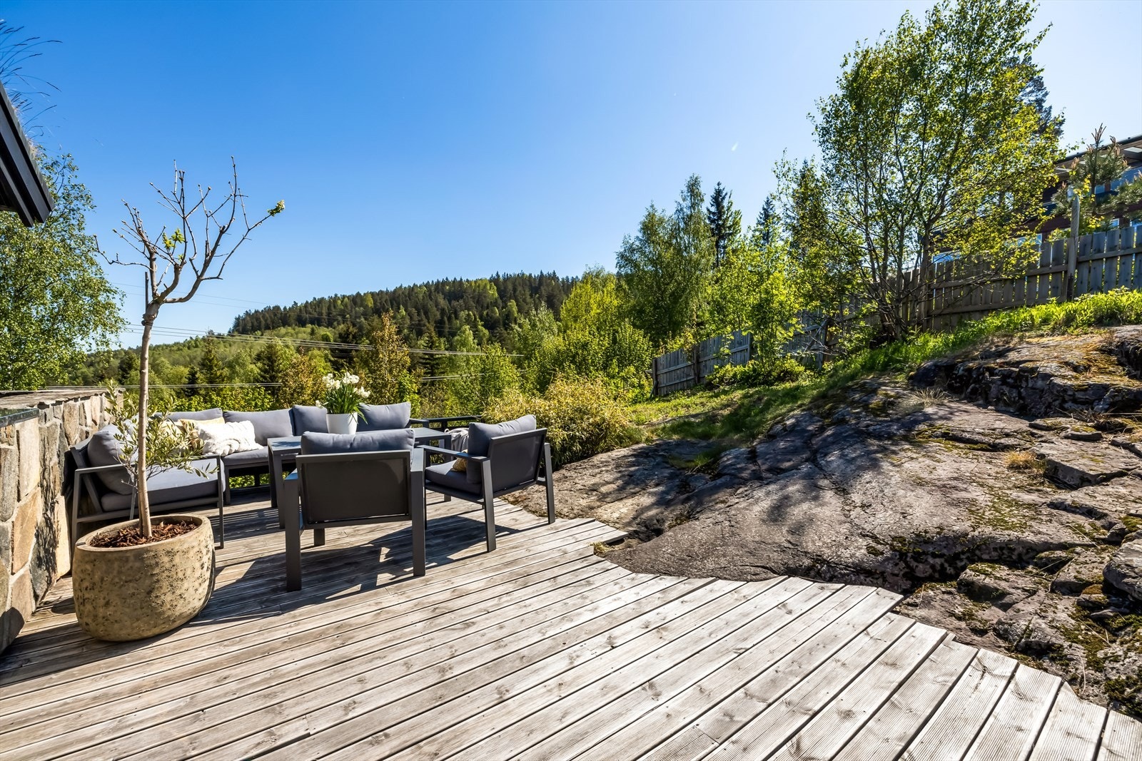 Det er flere uteplasser med gode solforhold Galleribilde