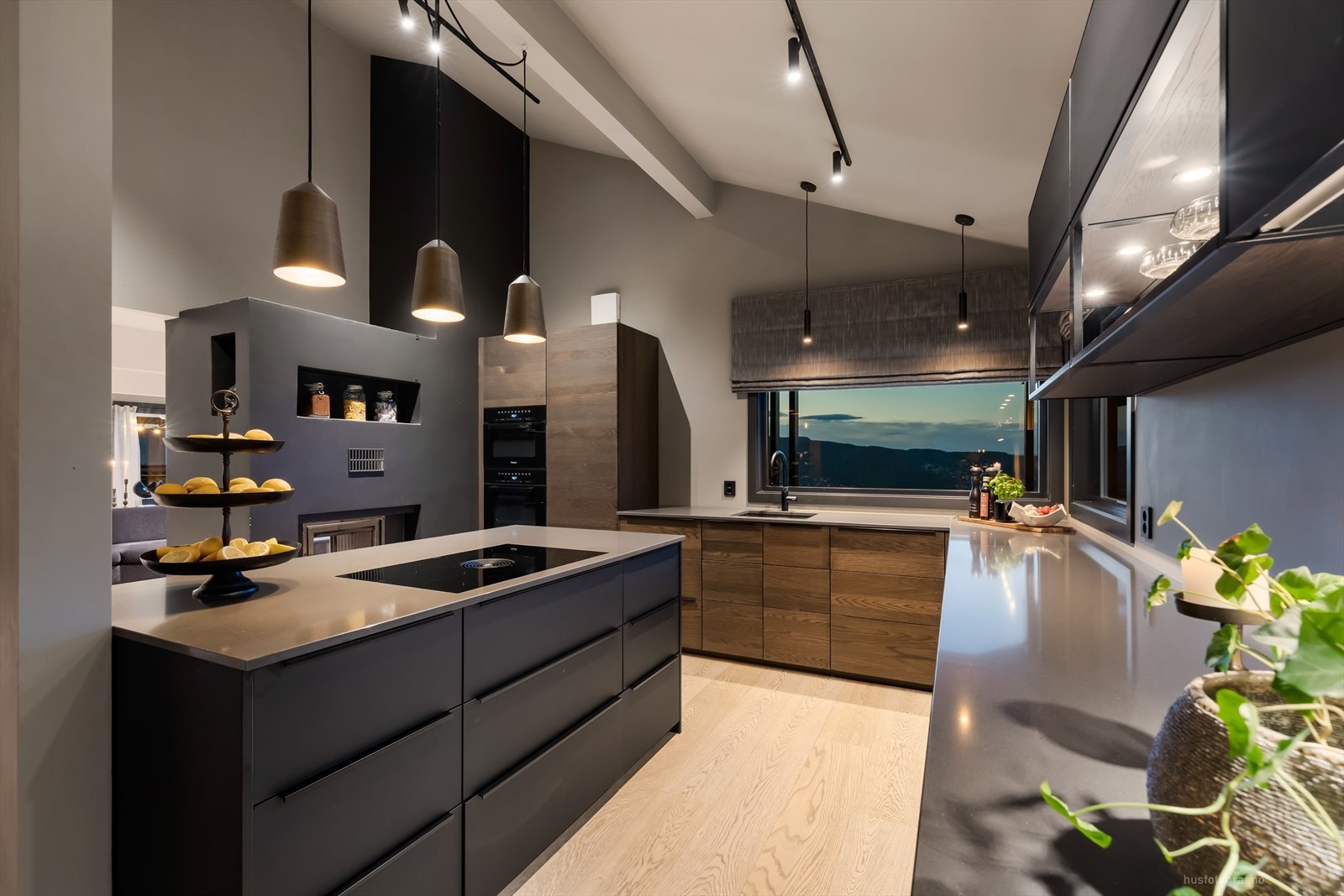 Det er godt med skap og benkeplass Galleribilde