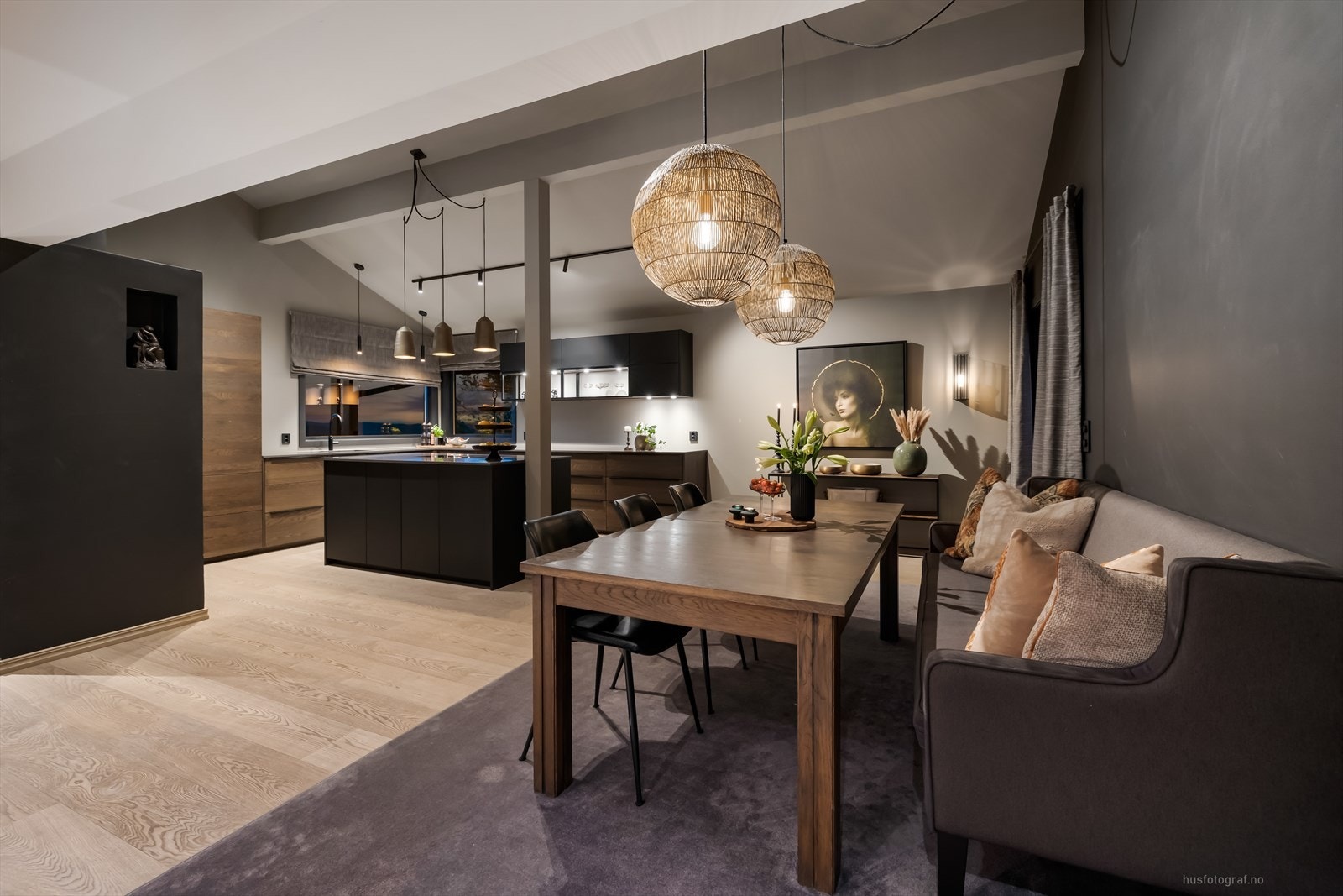 Det er app-styr belysning, enstavs gulv fra Timerbvise og vannbåren varme Galleribilde