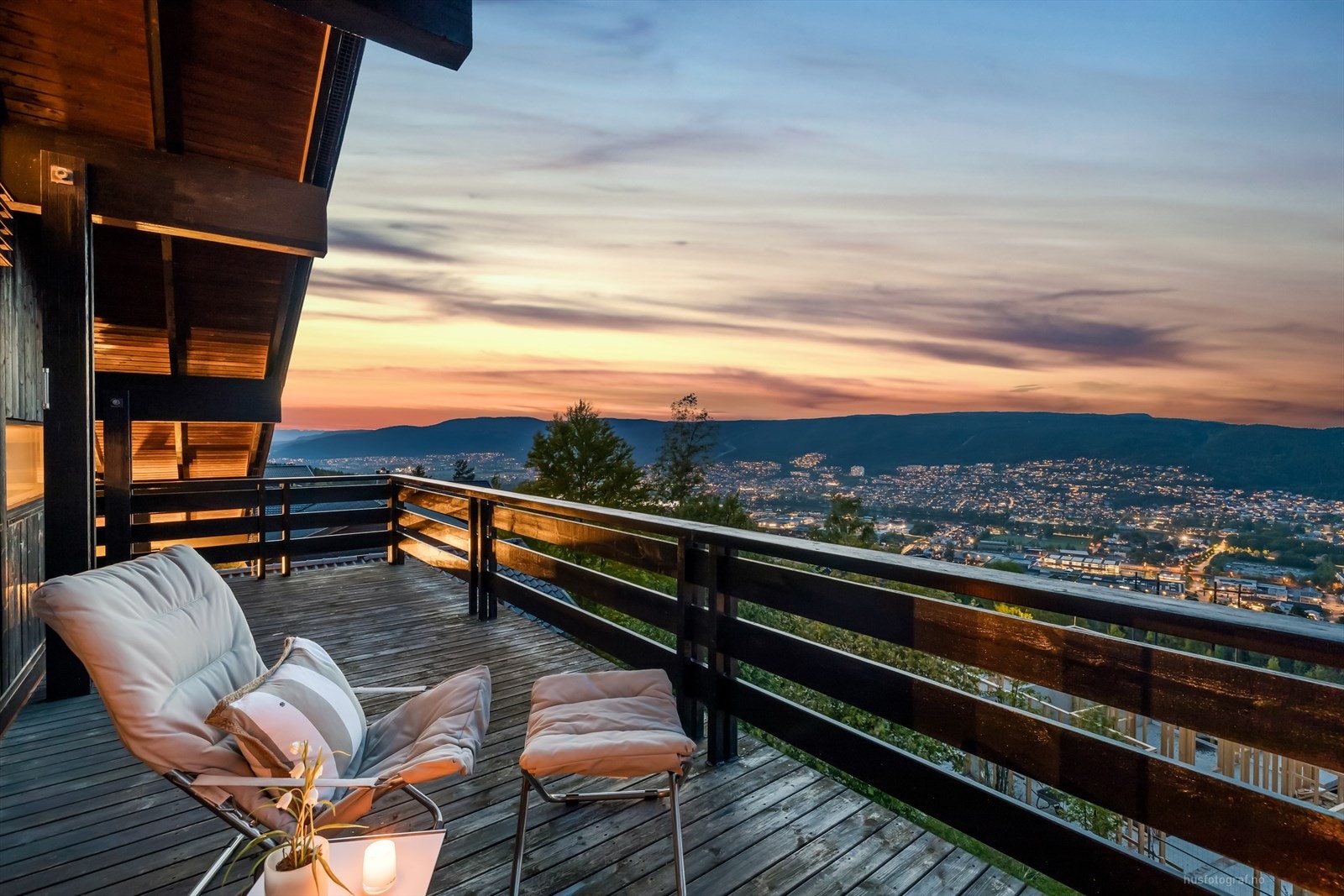 Beliggende på en unik endetomt m/ypperlige sol-og utsiktsforhold Galleribilde