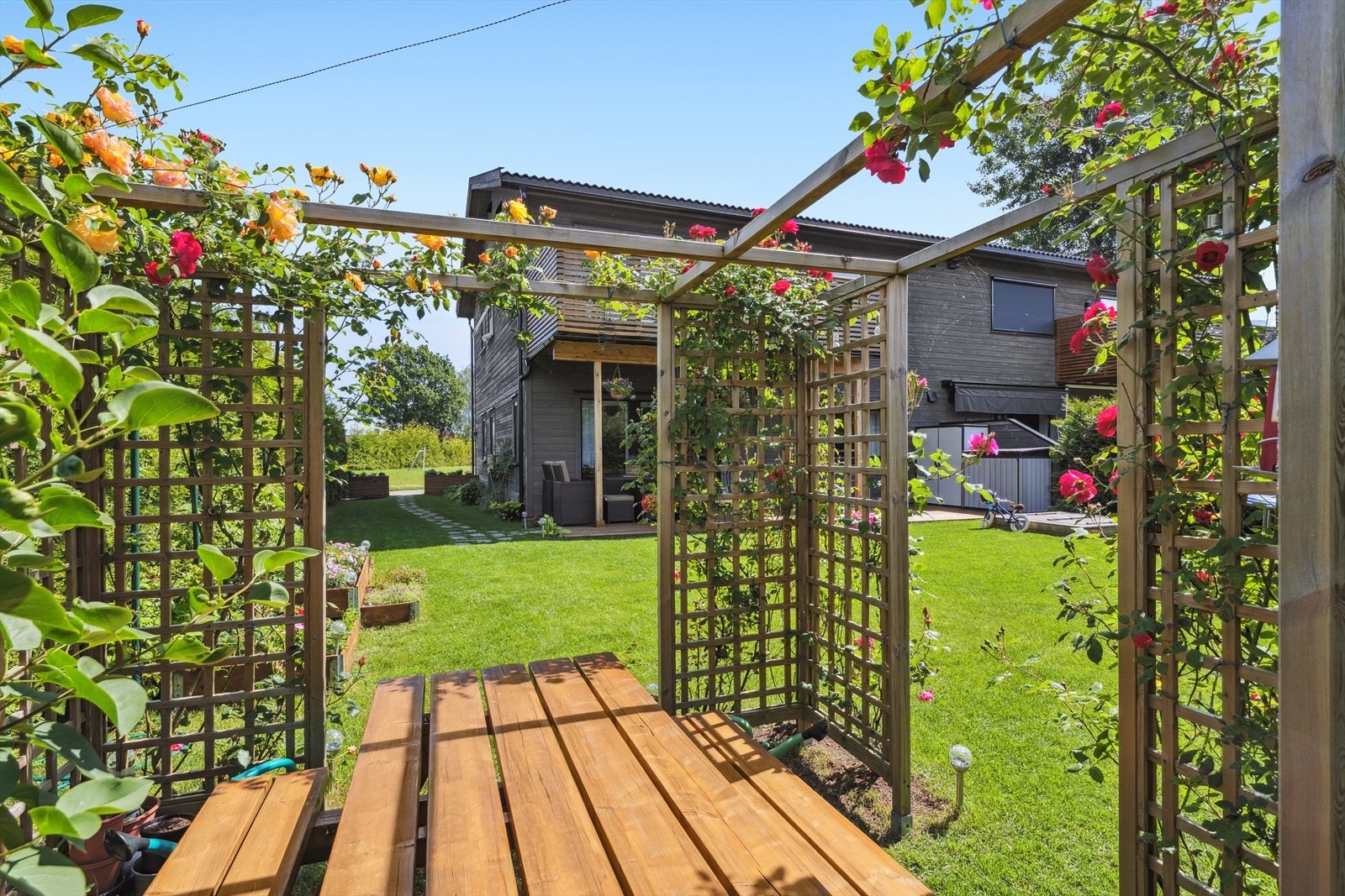 Sol, ro og utsyn - dette er stedet du vil nyte lange sommerkvelder. Galleribilde