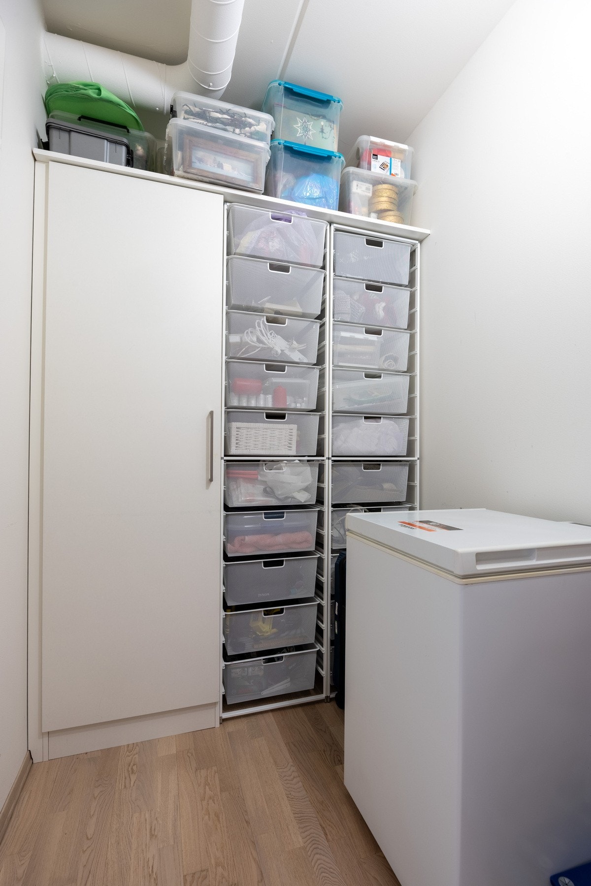 Praktisk innvendig bod for oppbevaring. Galleribilde