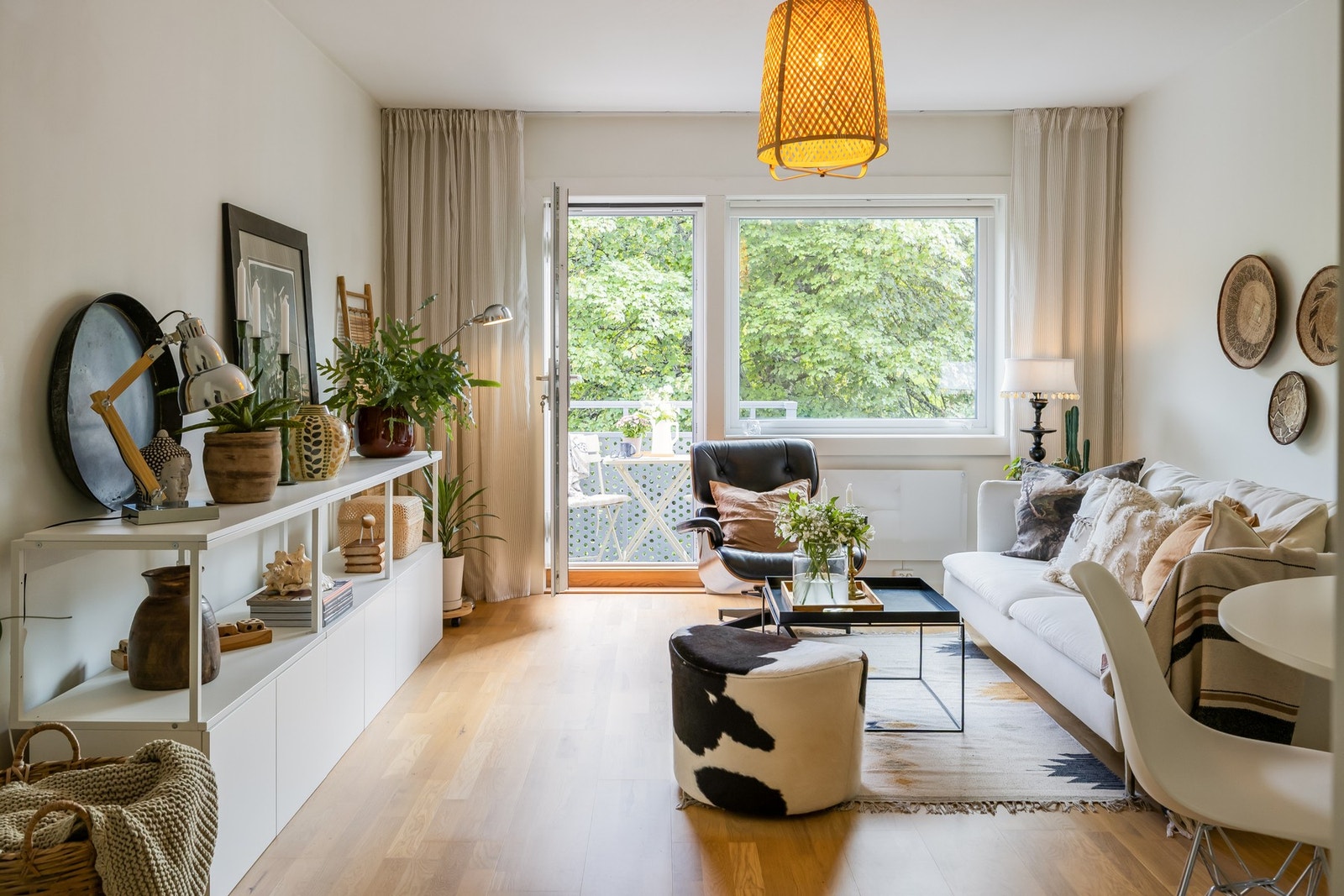 Her bor du i umiddelbar nærhet til blant annet NTNU Handelshøyskolen, NTNU Gløshaugen, St. Olavs hospital m.m. Det er også kort vei til Trondheim sentrum med "alt" av fasiliteter. Galleribilde