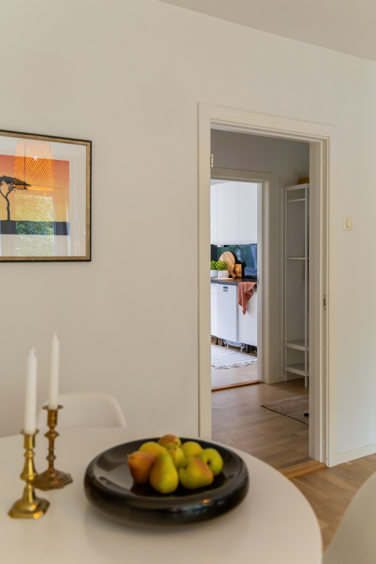 Mye er inkludert i felleskostnadene som bl.a. internett, kommunale avgifter, betjening av andel fellesgjeld og felles bygningsforsikring m.m. Galleribilde