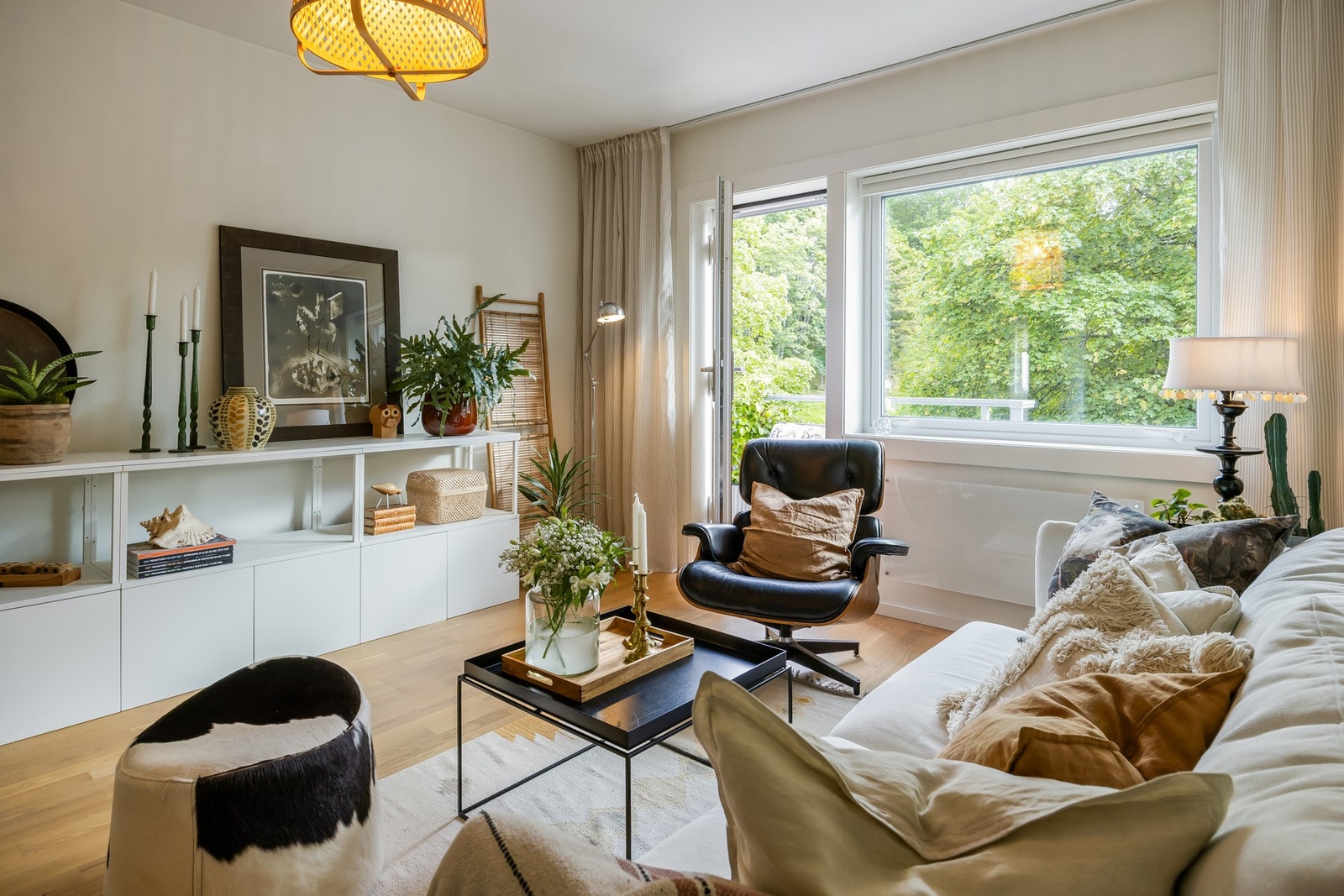 Vindu og balkongdør ble skiftet i regi av borettslaget i 2018, samtidig ble yttervegg etterisolert og malt. Galleribilde