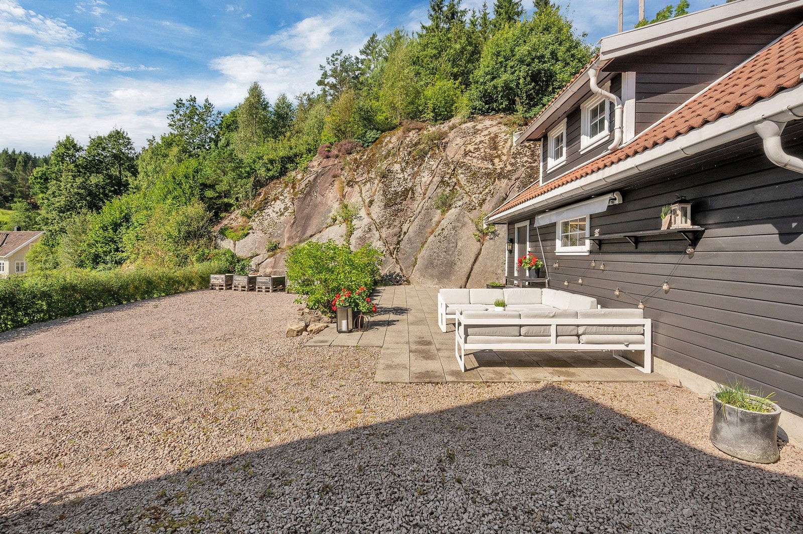 På det grusede område er det klargjort for strøm, vann og kloakk. Galleribilde