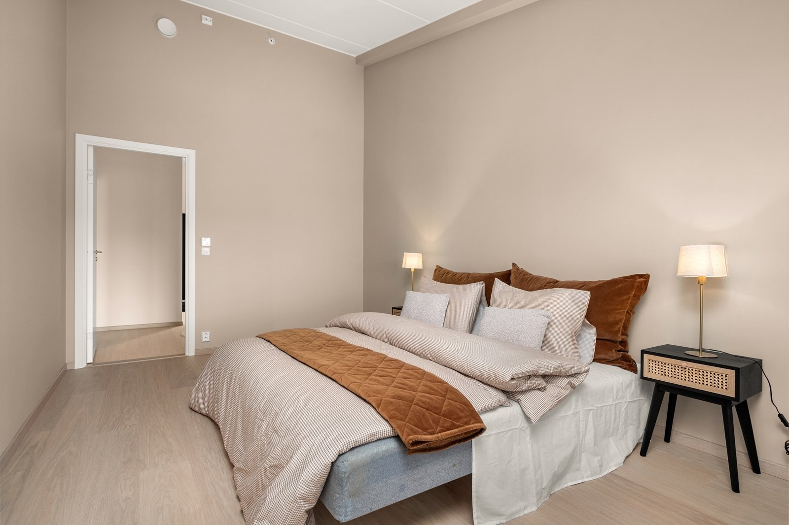 Her får du fint med plass til ønsket møblering. De 2 største soverommene ligger i tilknytning til gangen Galleribilde