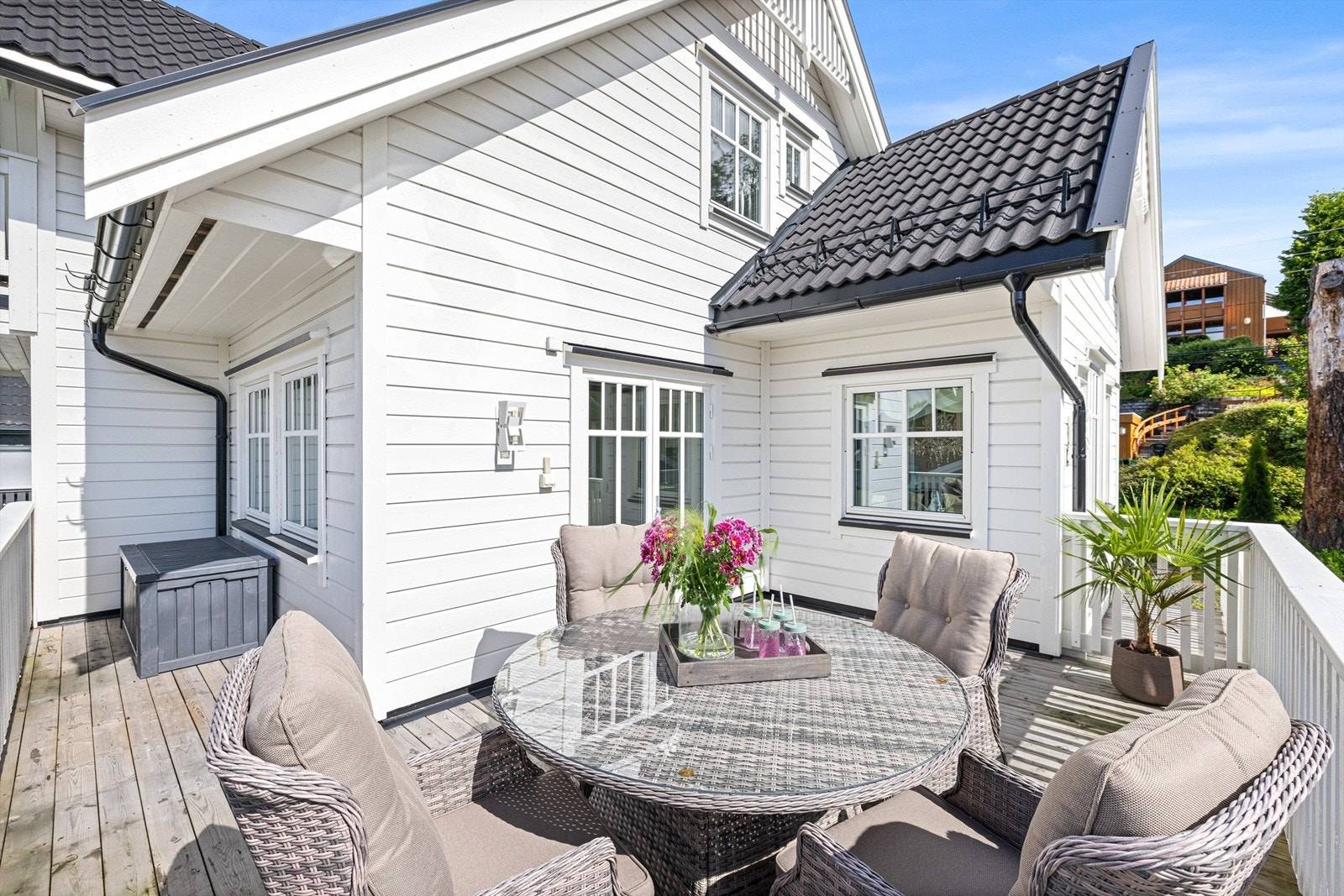 Her er det perfekt å nyte solrike dager og ettermiddager med familie og venner. Galleribilde