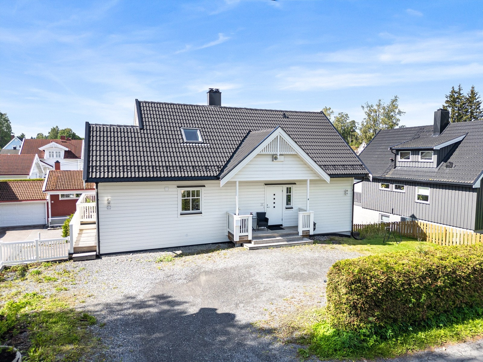 Boligen ble ferdigstilt i 2019. Gode parkeringsmuligheter på tomt. Galleribilde