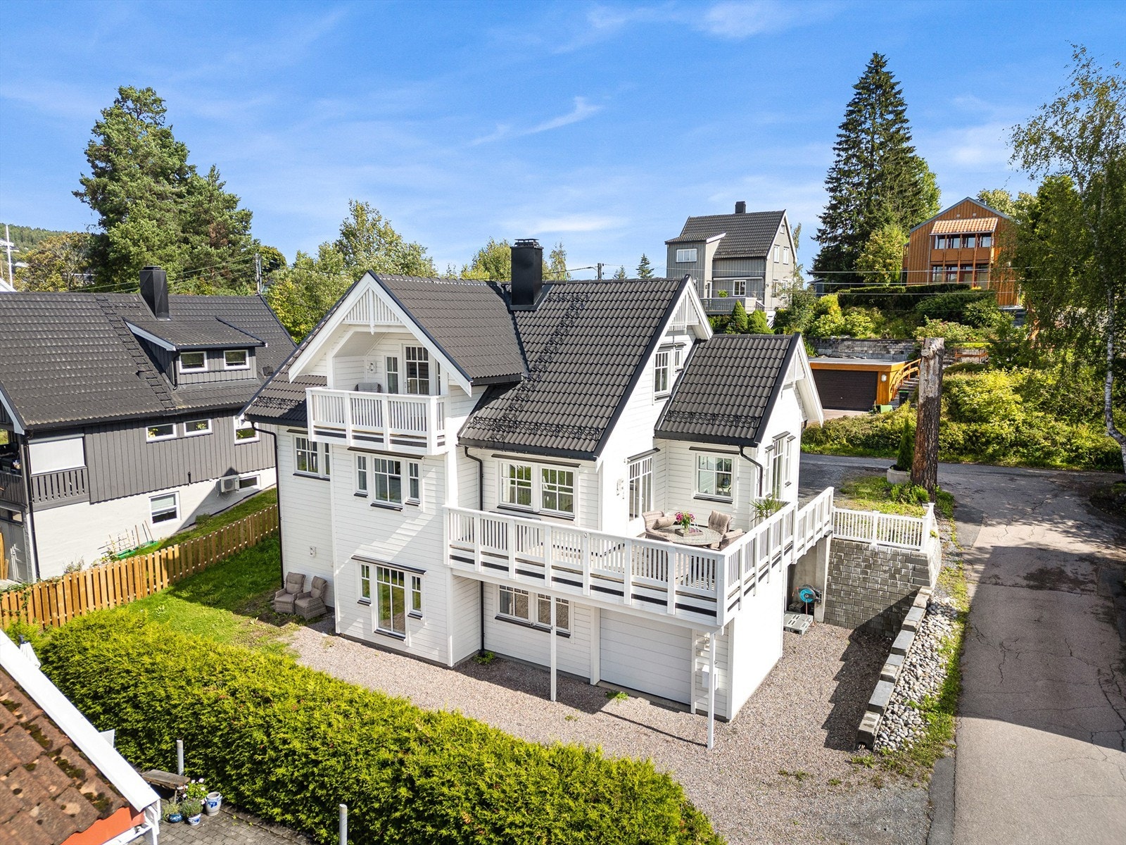 Velkommen til Ivar Aasens vei 1! Nyere, flott bolig med utleiemulighet. Galleribilde