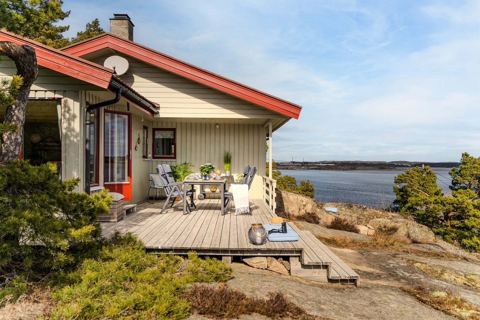 Det er vid utsikt mot sjøen Galleribilde