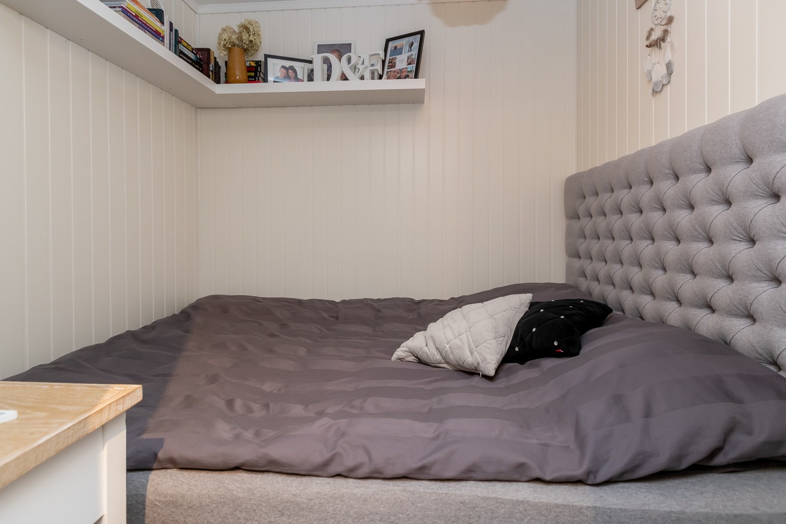 Boden er i dag brukt som et soverom nr. 2, men er ikke godkjent som oppholdsrom, og kommer heller ikke til å kunne bli det. Galleribilde