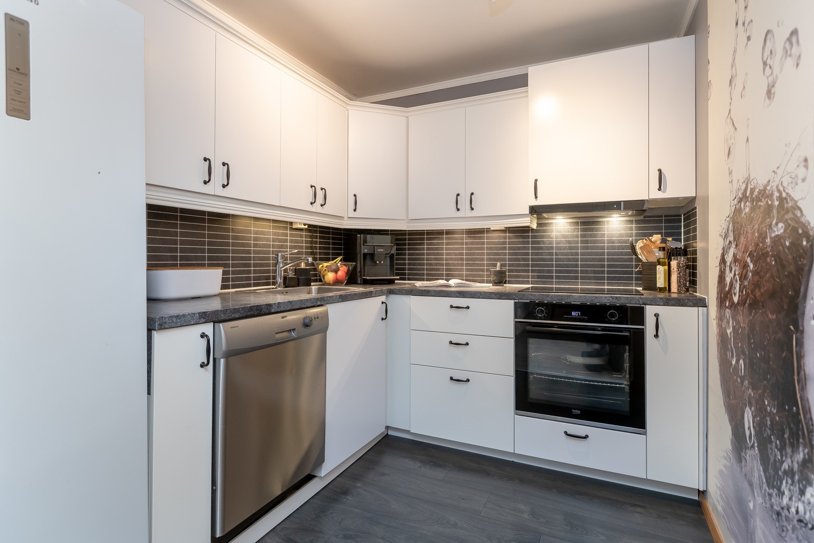 Praktisk og pent kjøkken. Galleribilde