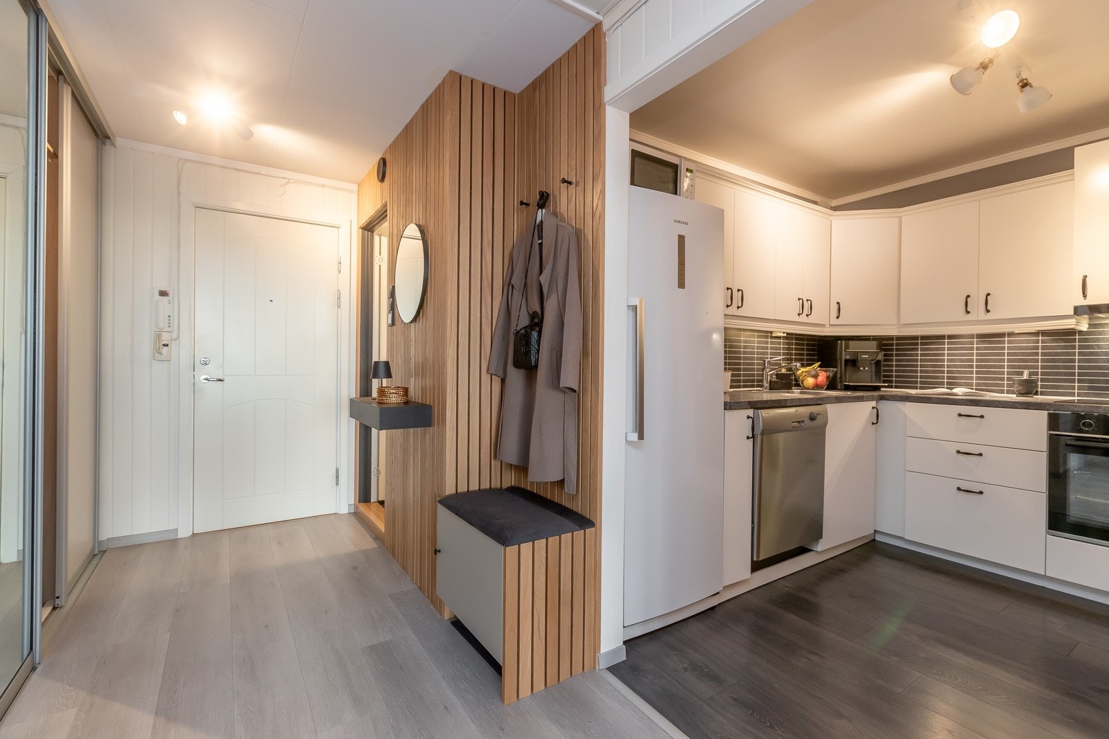 Boligen har pene overflater og fine detaljer som gir et godt inntrykk. Her kan man flytte rett inn. Galleribilde