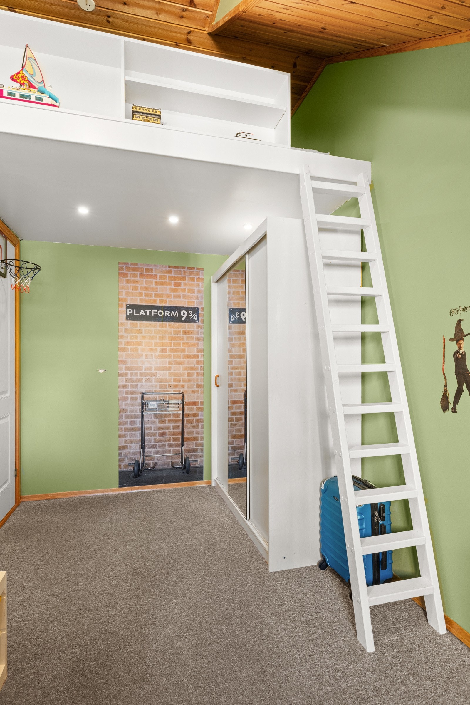 Hemsene bidrar til en arealeffektiv løsning og gjør rommene spesielt godt egnet for barnefamilier. Galleribilde