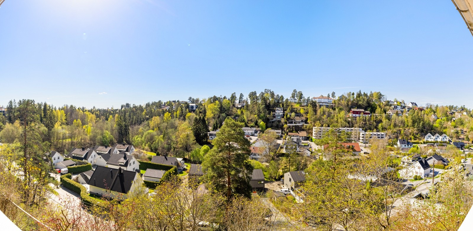 Her får du både balkong med fantastisk panoramautsikt og en vestvendt terrasse, med skjermet hage. Galleribilde