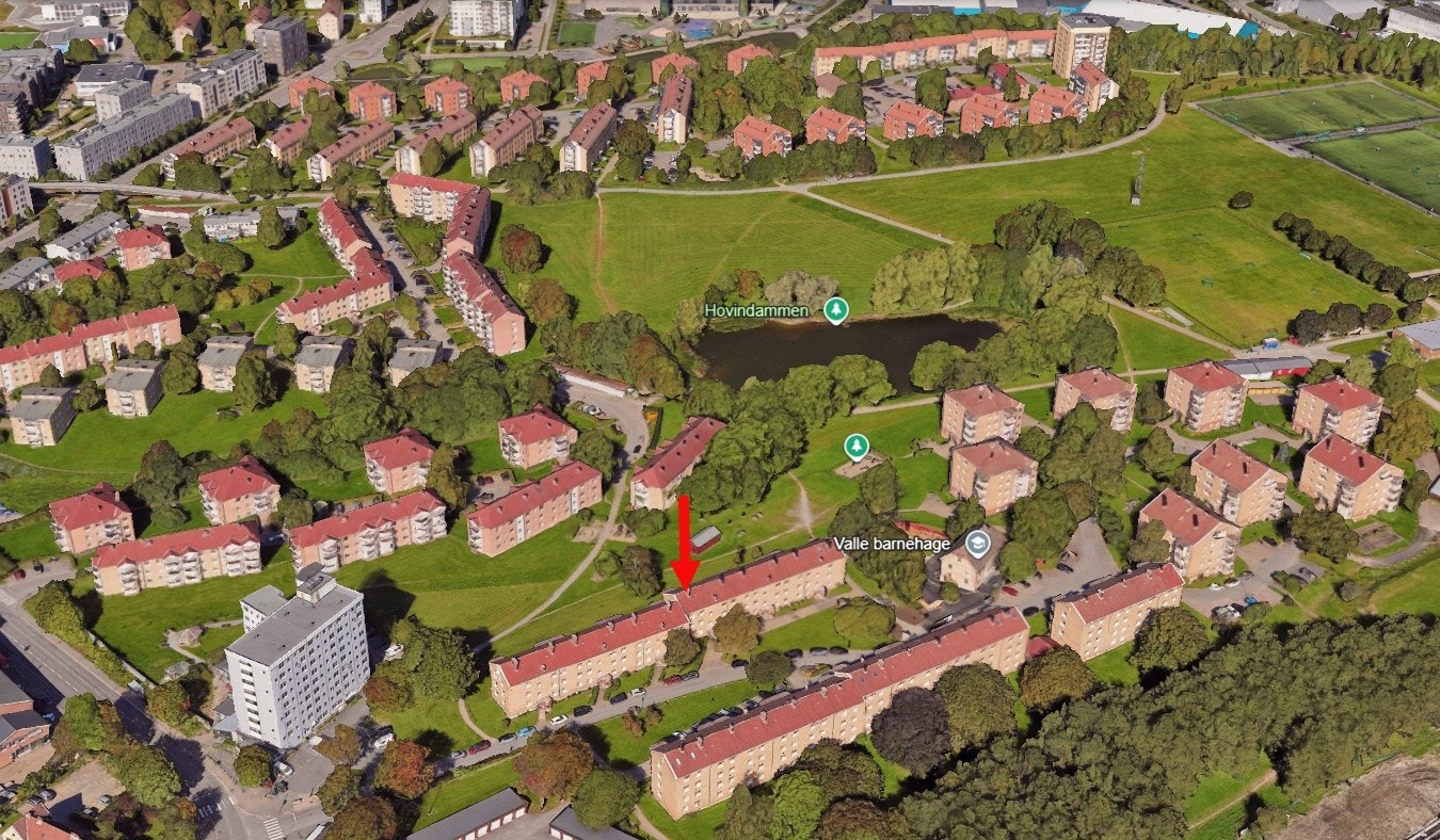 - Her bor du sentralt og attraktivt til med fantastiske grøntområder rett utenfor døren - Galleribilde