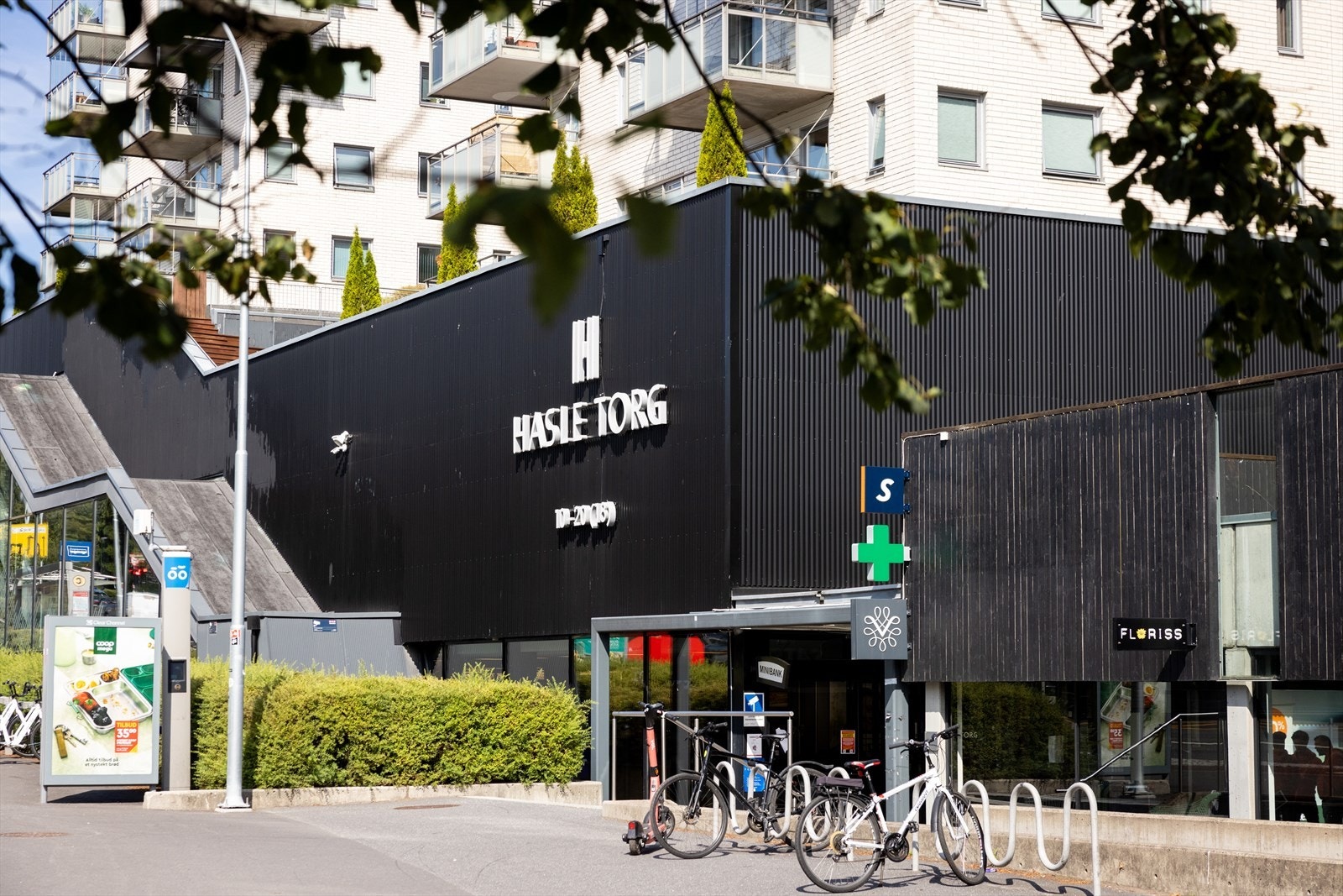 - Hasle Torg ligger i gangavstand. Her finner du blant annet SATS, Coop Mega, Vinmonopol, Baker Hansen og LUN - Galleribilde