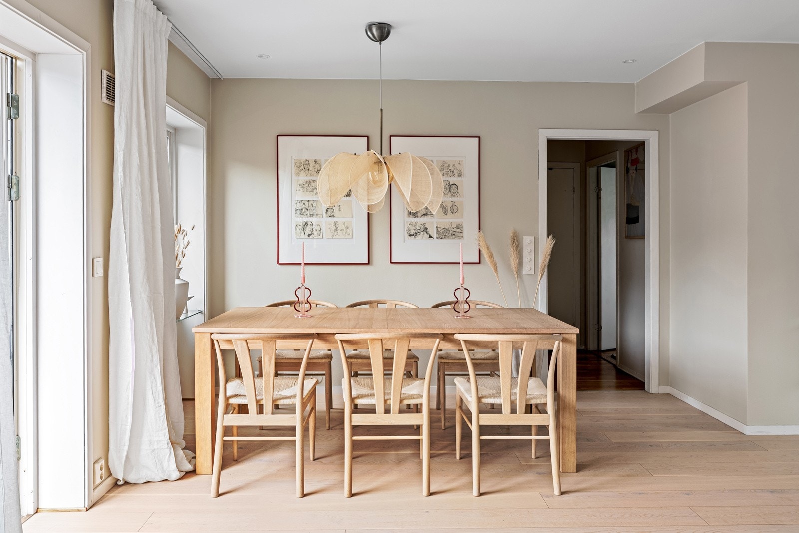 Plass til større spisebord på motsatt side Galleribilde