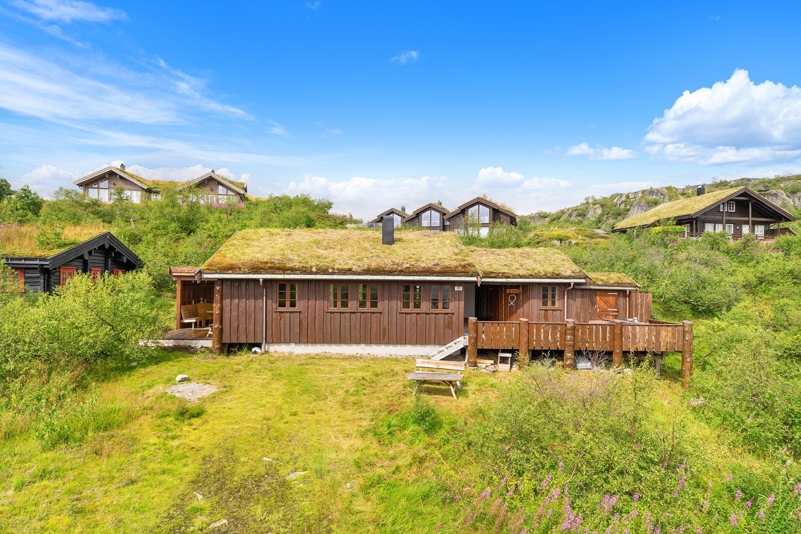 Velkommen til Kvernevassvegen 171! Hytta er presentert av Gaute Kverneland v/Aktiv Eiendomsmegling avd. Kristiansand. Galleribilde