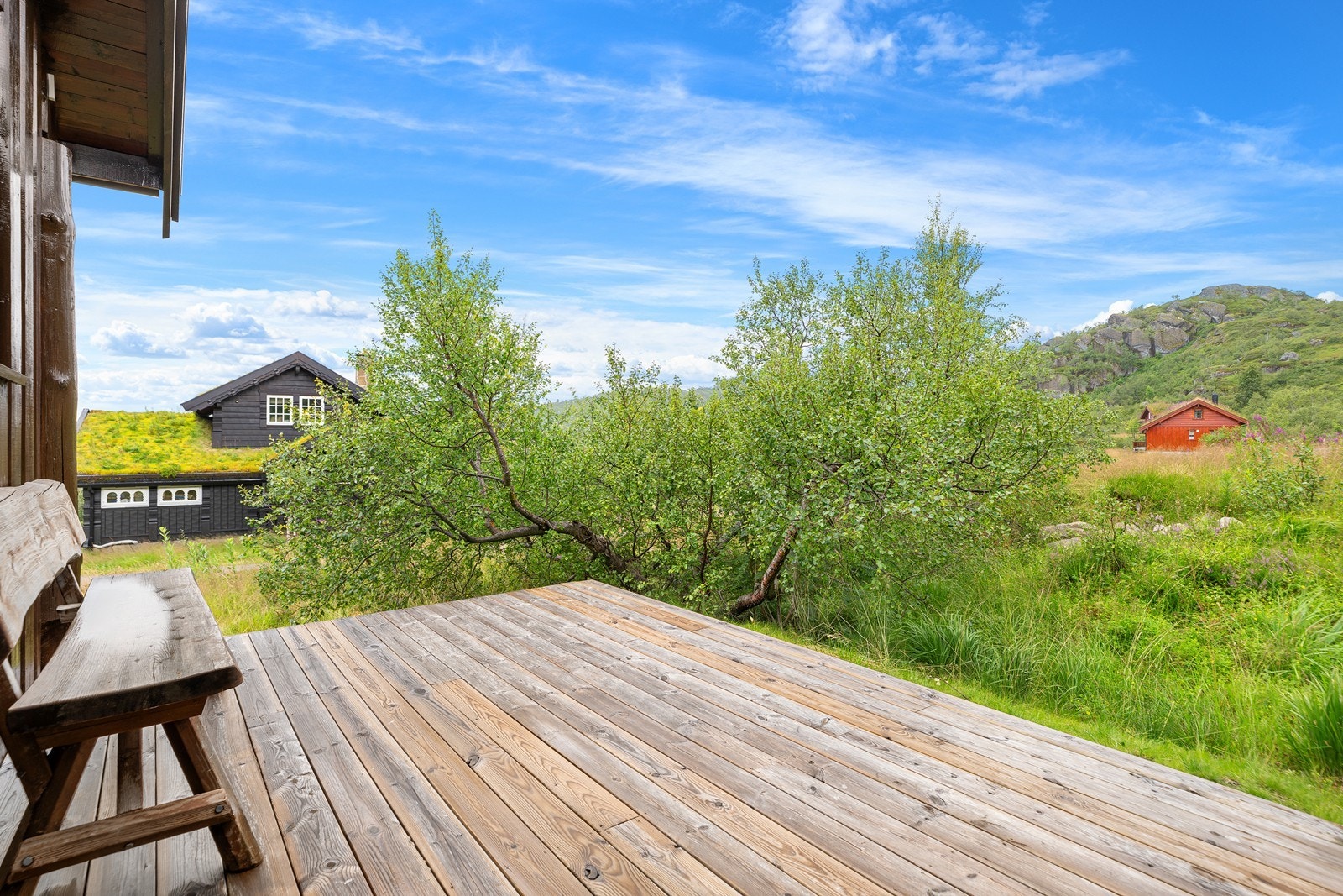 Her har man god plass til å etablere med en sittegruppe og annet ønskelig møblement, i tillegg til den flotte gapahuken Galleribilde
