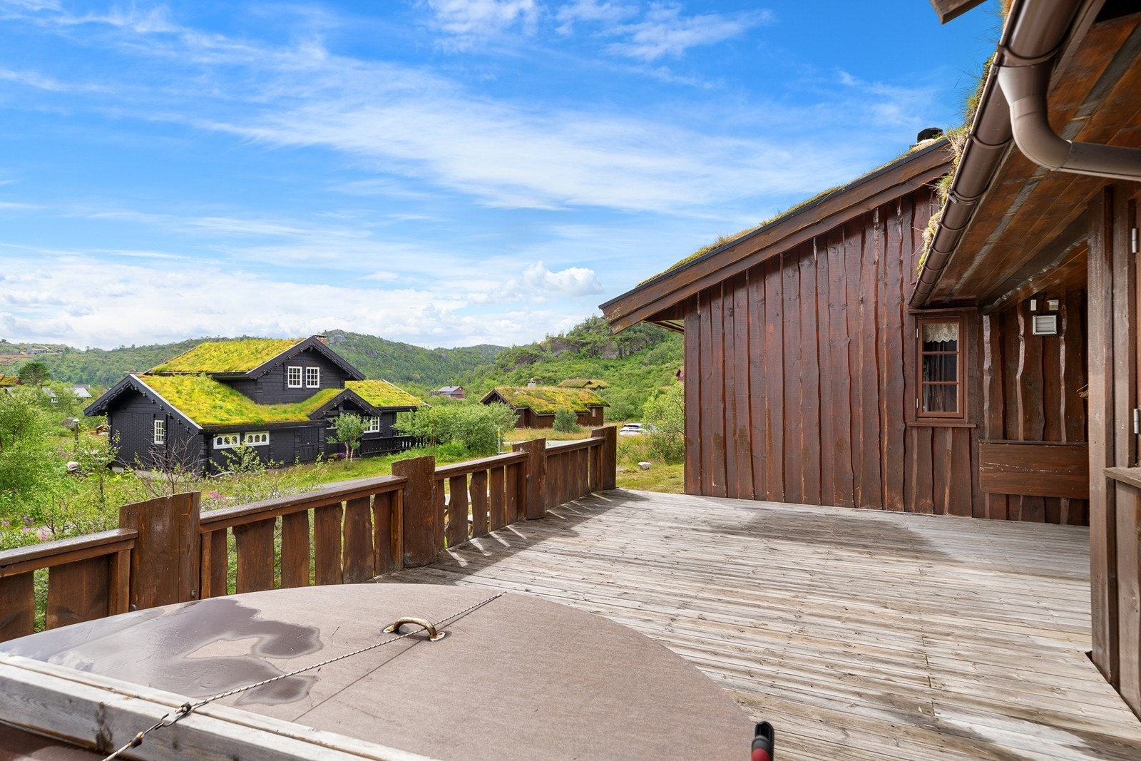 Det er god plass til å møblere med en sittegruppe, grill, beplantning, m.m. Galleribilde