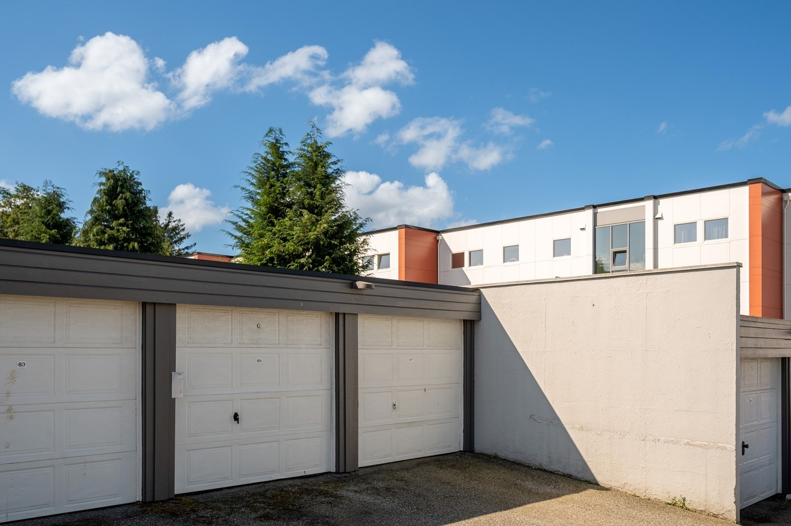 Egen garasje i felles garasjeanlegg (nr. 87). Galleribilde