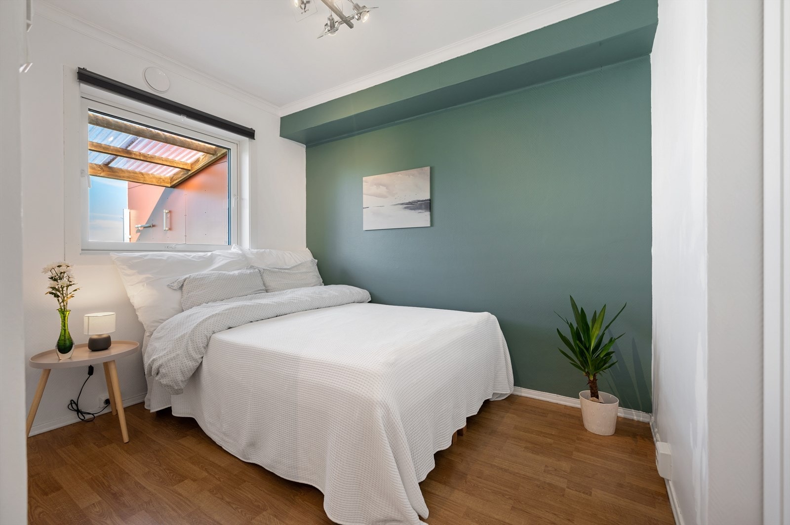 Soverom 4 (ikke godkjent). Ligger innenfor vaskerommet, tegnet som bod i originale tegninger og ikke søkt om bruksendring. Galleribilde