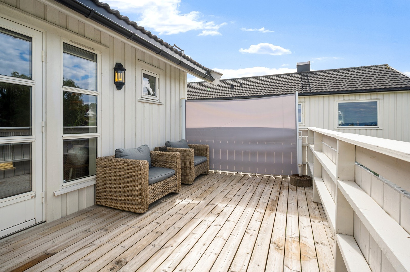 Her har man god plass til ønsket utemøblement og fantastiske sol- og utsiktsforhold. Galleribilde