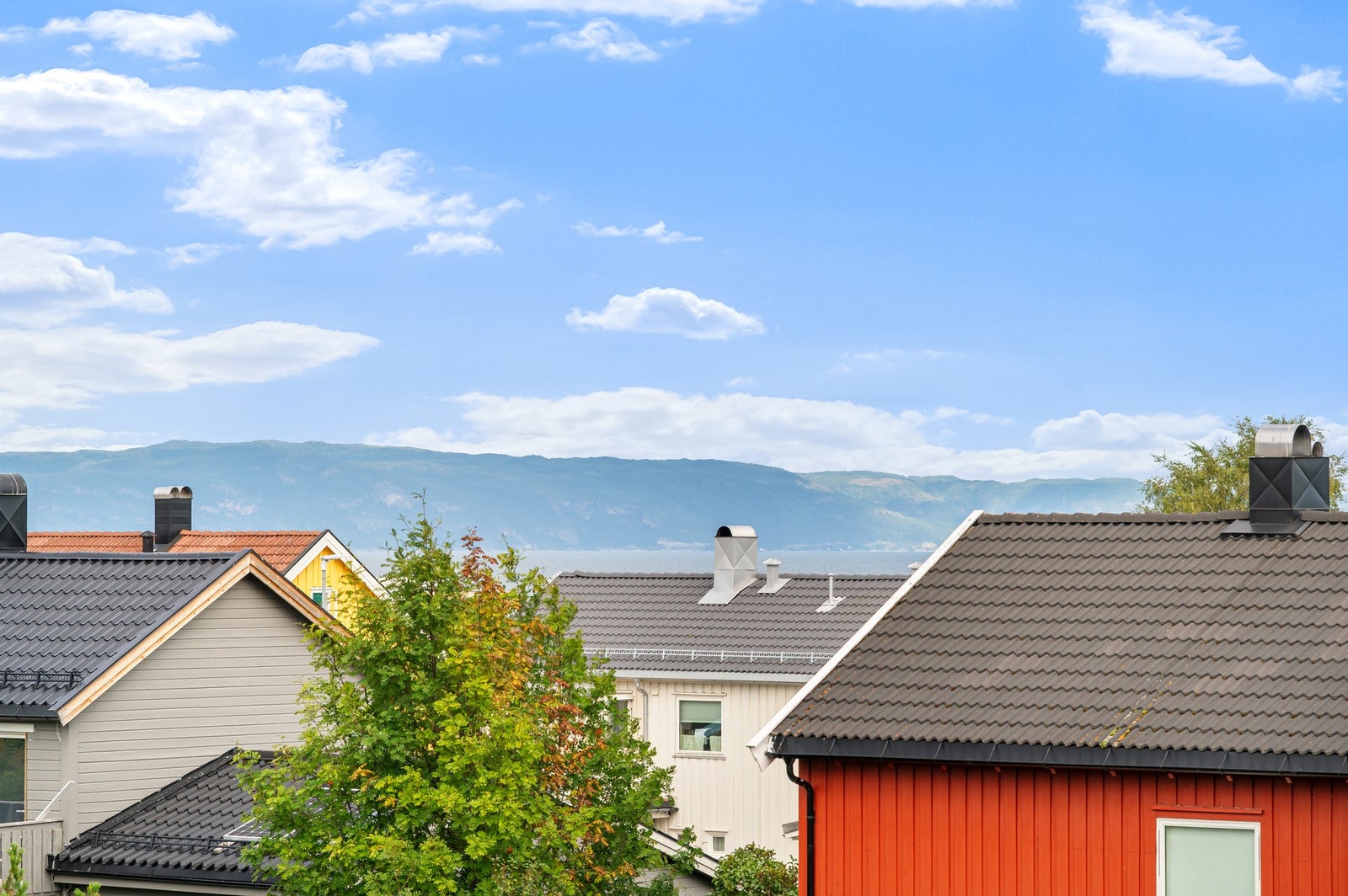Utsikt ned mot Trondheimsfjorden. Galleribilde