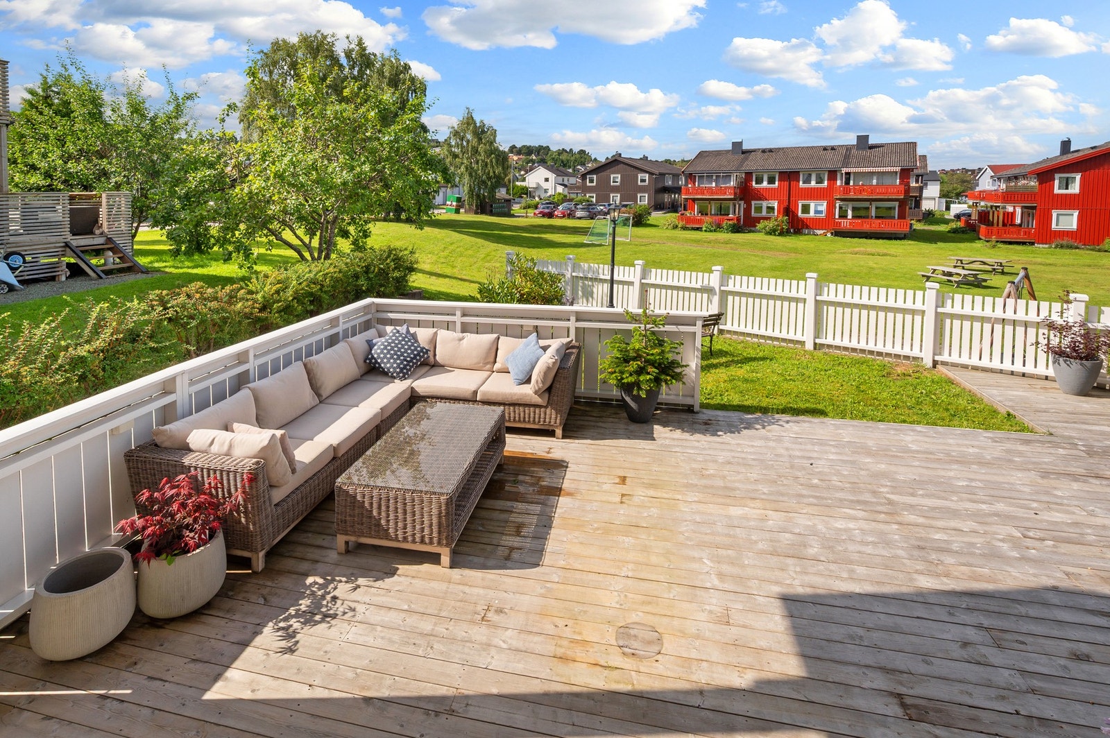 Fra soverommet har man utgang til en terrasse på 53,1m². Galleribilde